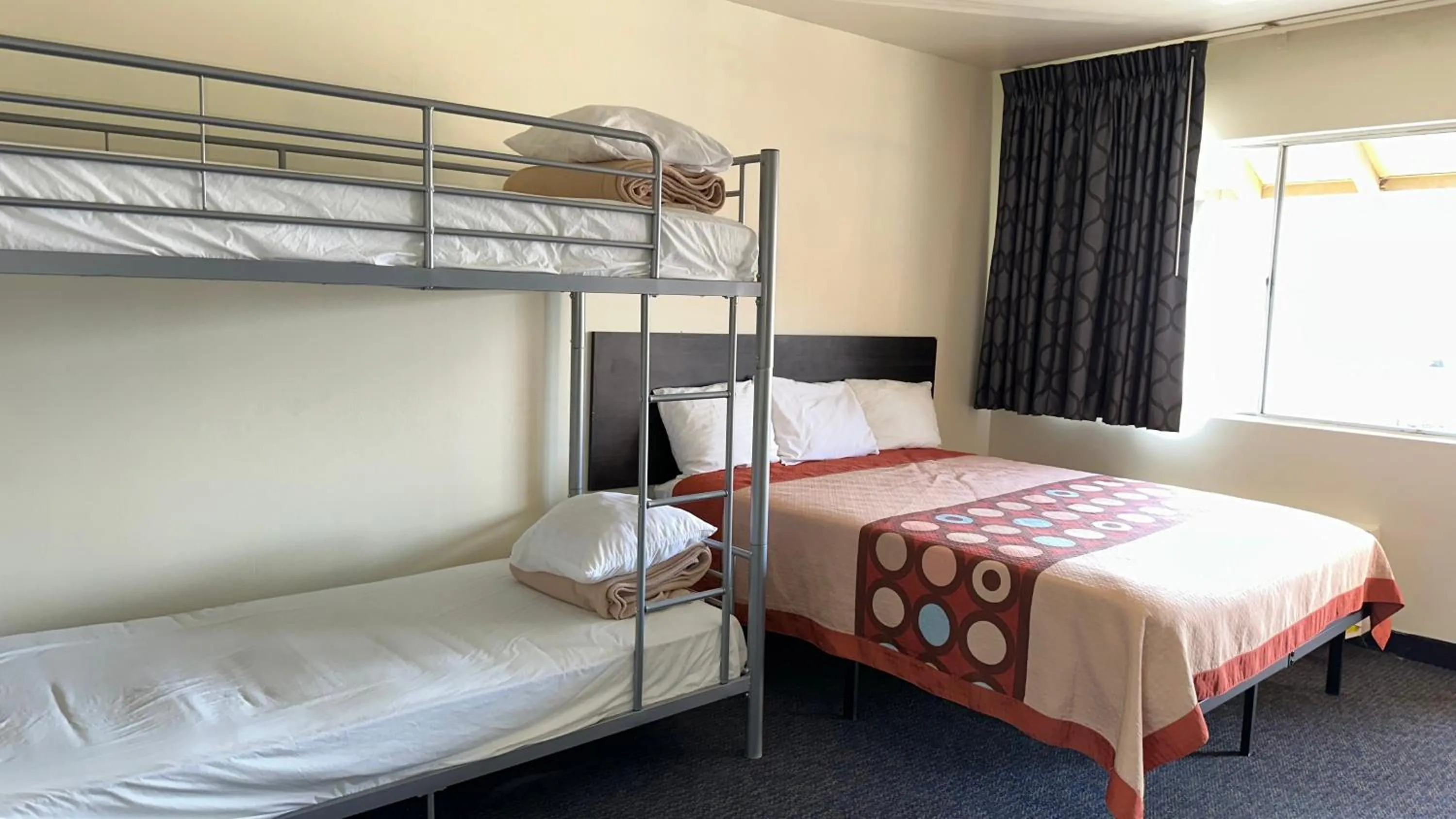 Photo of the whole room, Bed in Hotel Elevation