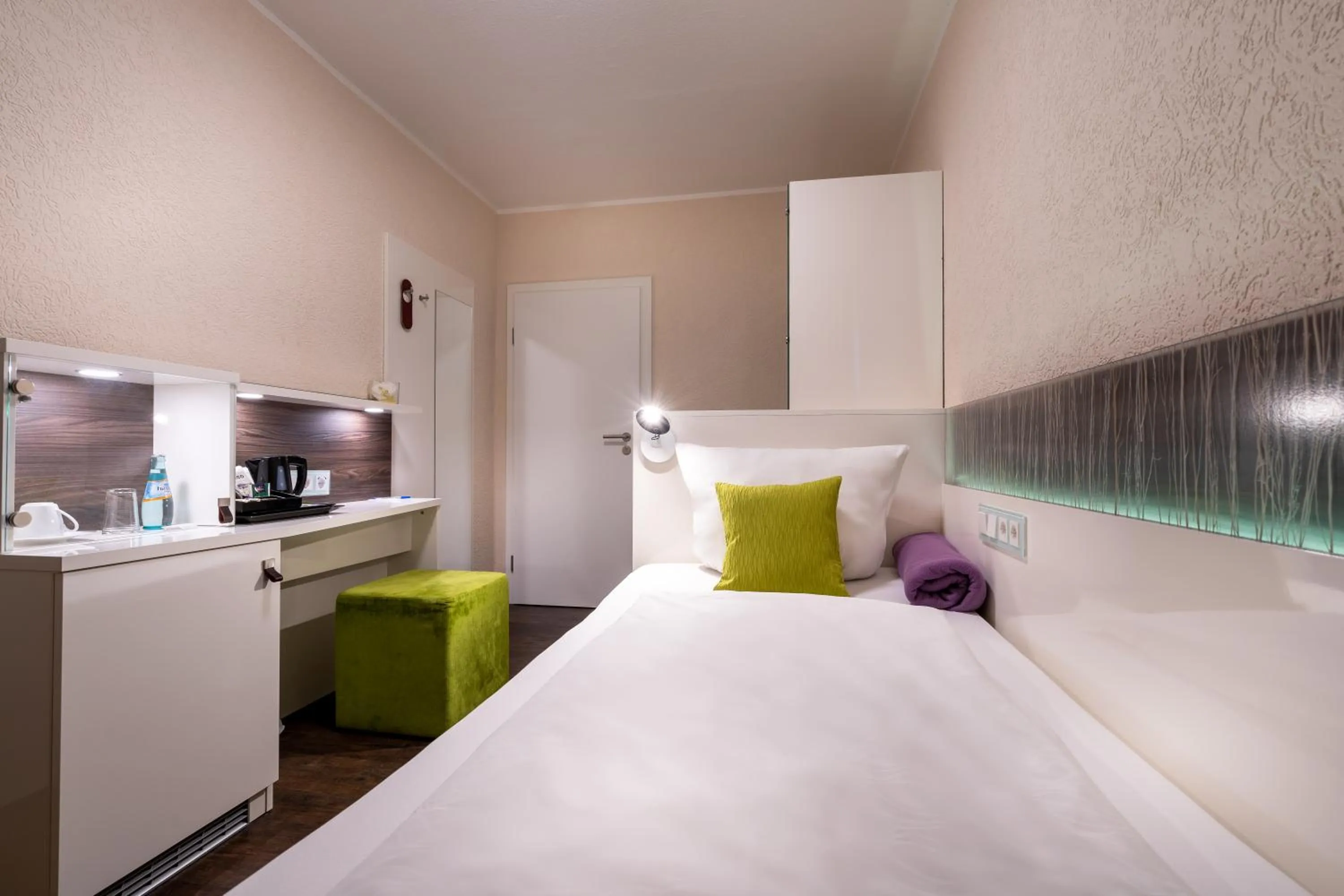 Photo of the whole room, Bed in Hotel Stadt Heidelberg