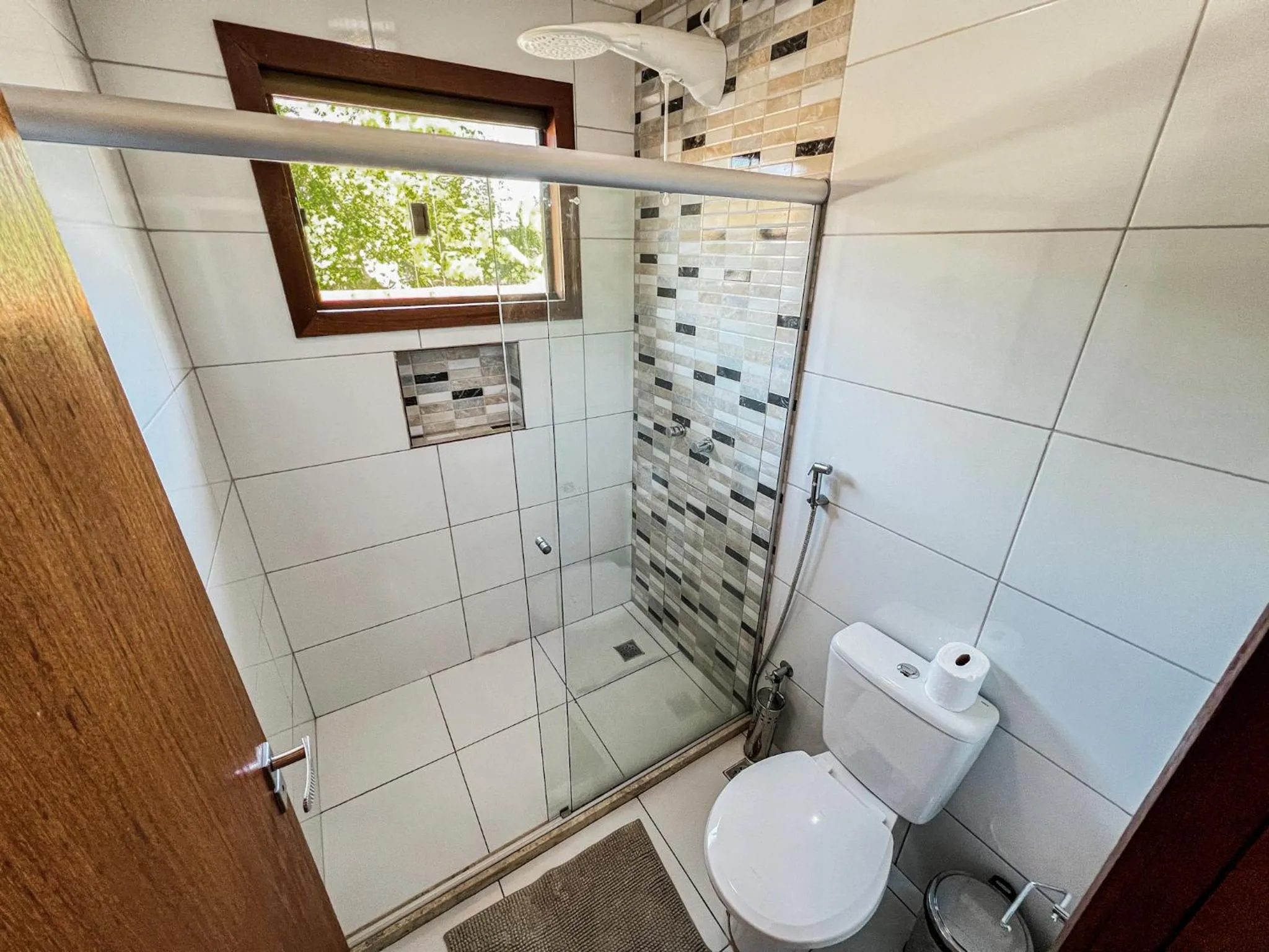 Shower in Conchas do Mar Residence