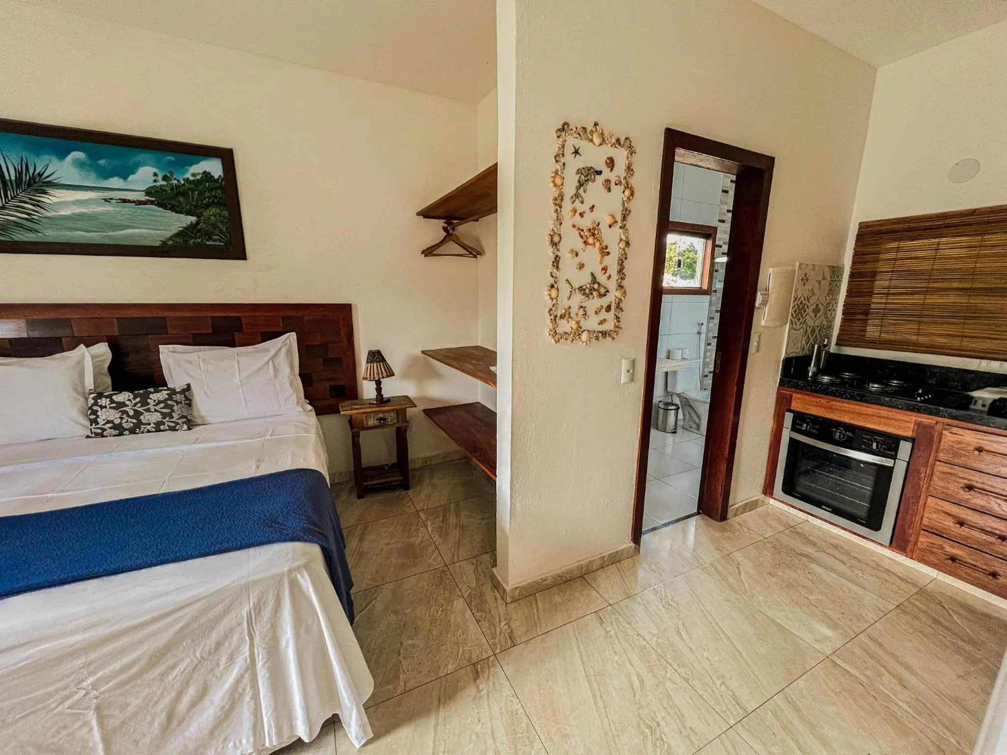 Kitchen or kitchenette, Bed in Conchas do Mar Residence