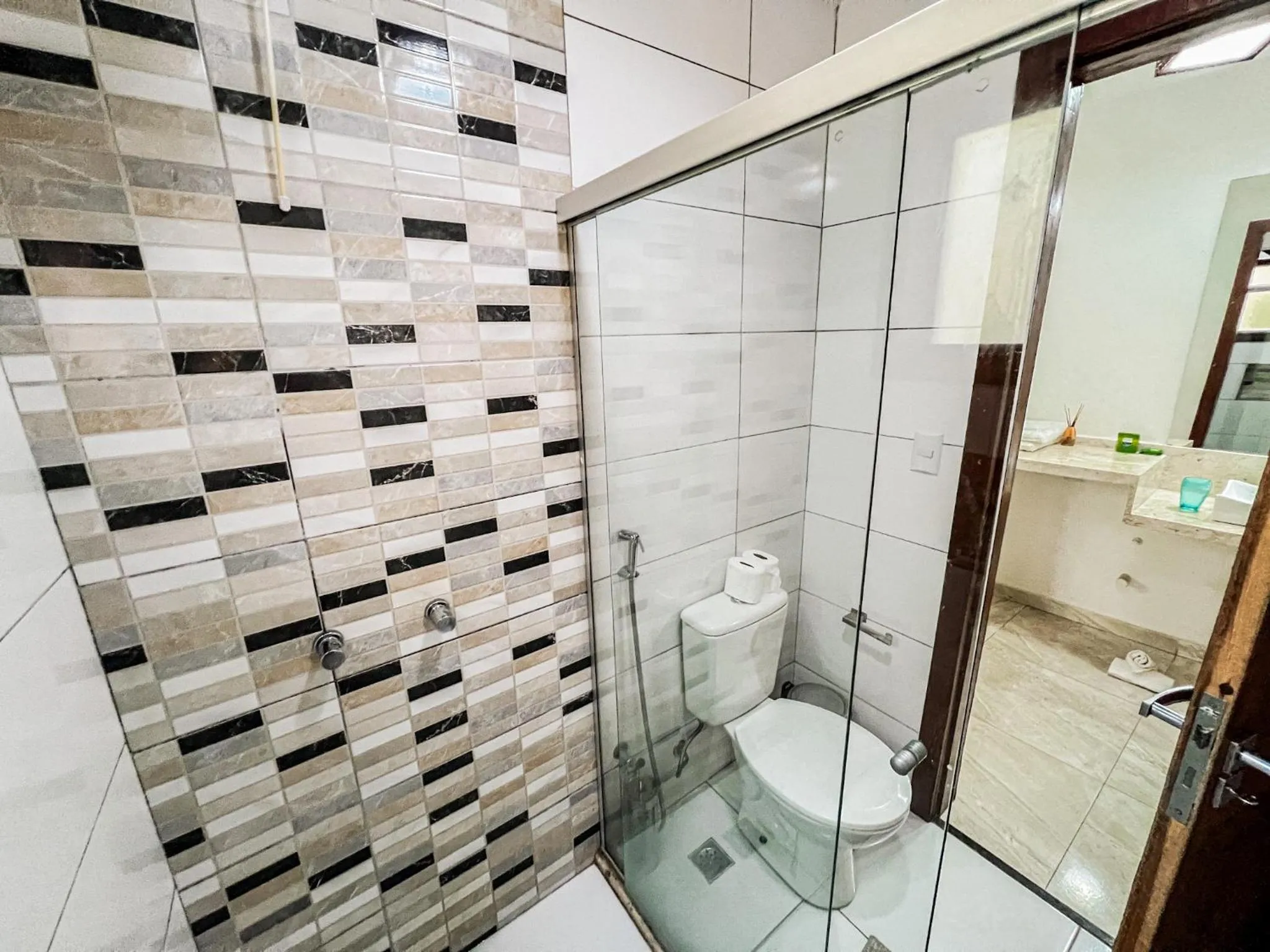 Shower in Conchas do Mar Residence