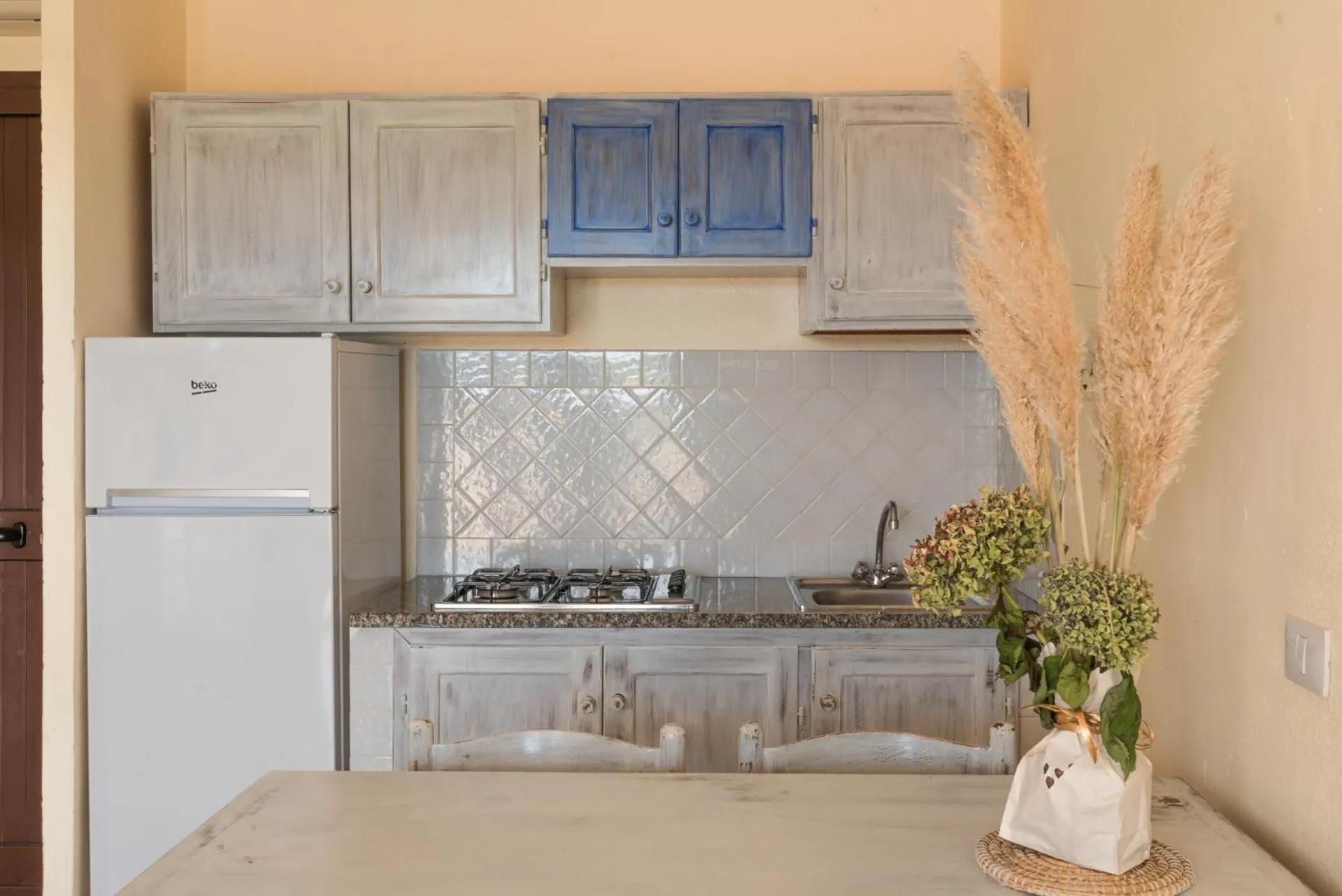 Kitchen or kitchenette in Baia de Bahas Residence