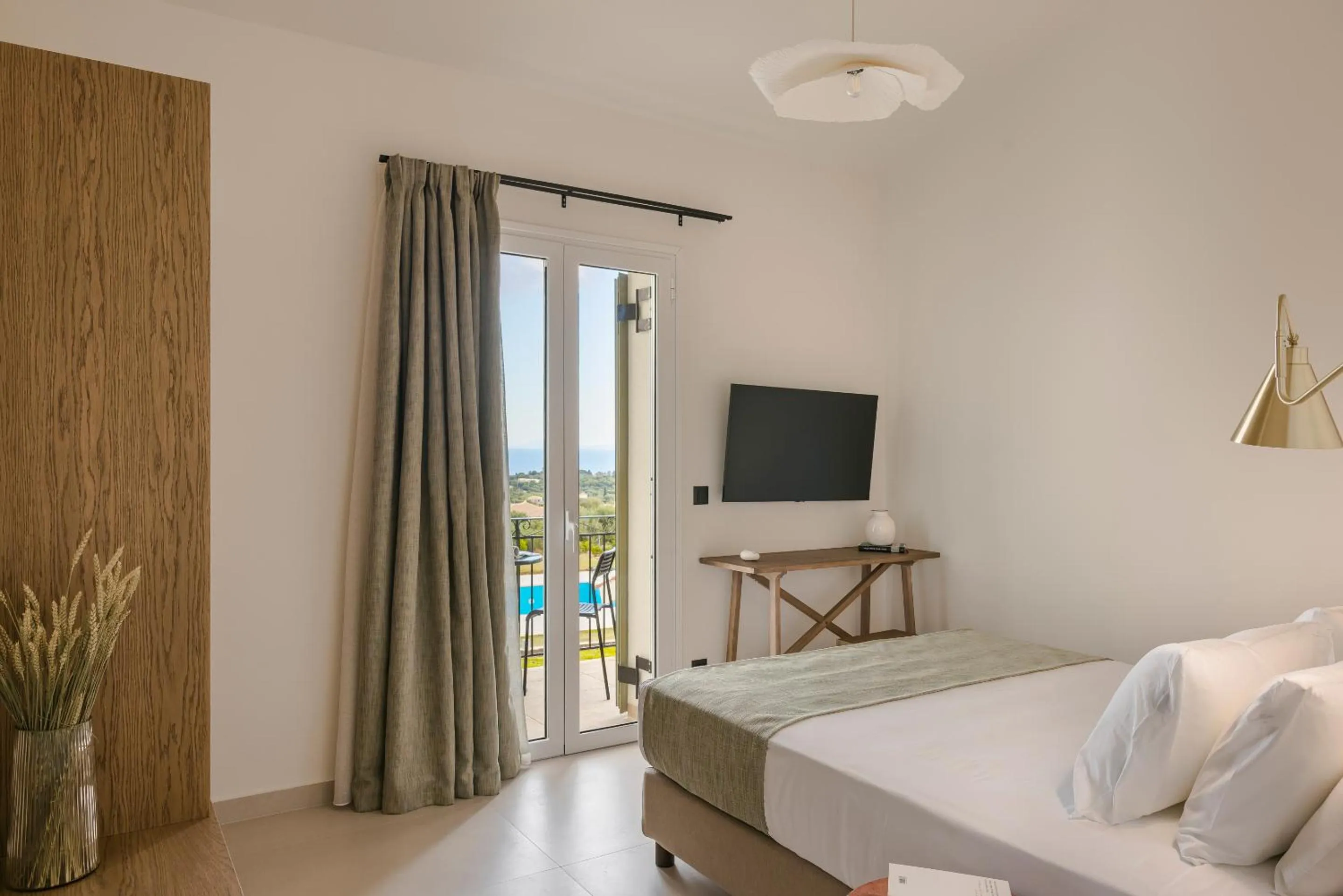 Communal lounge/ TV room, Bed in Rodi Studios