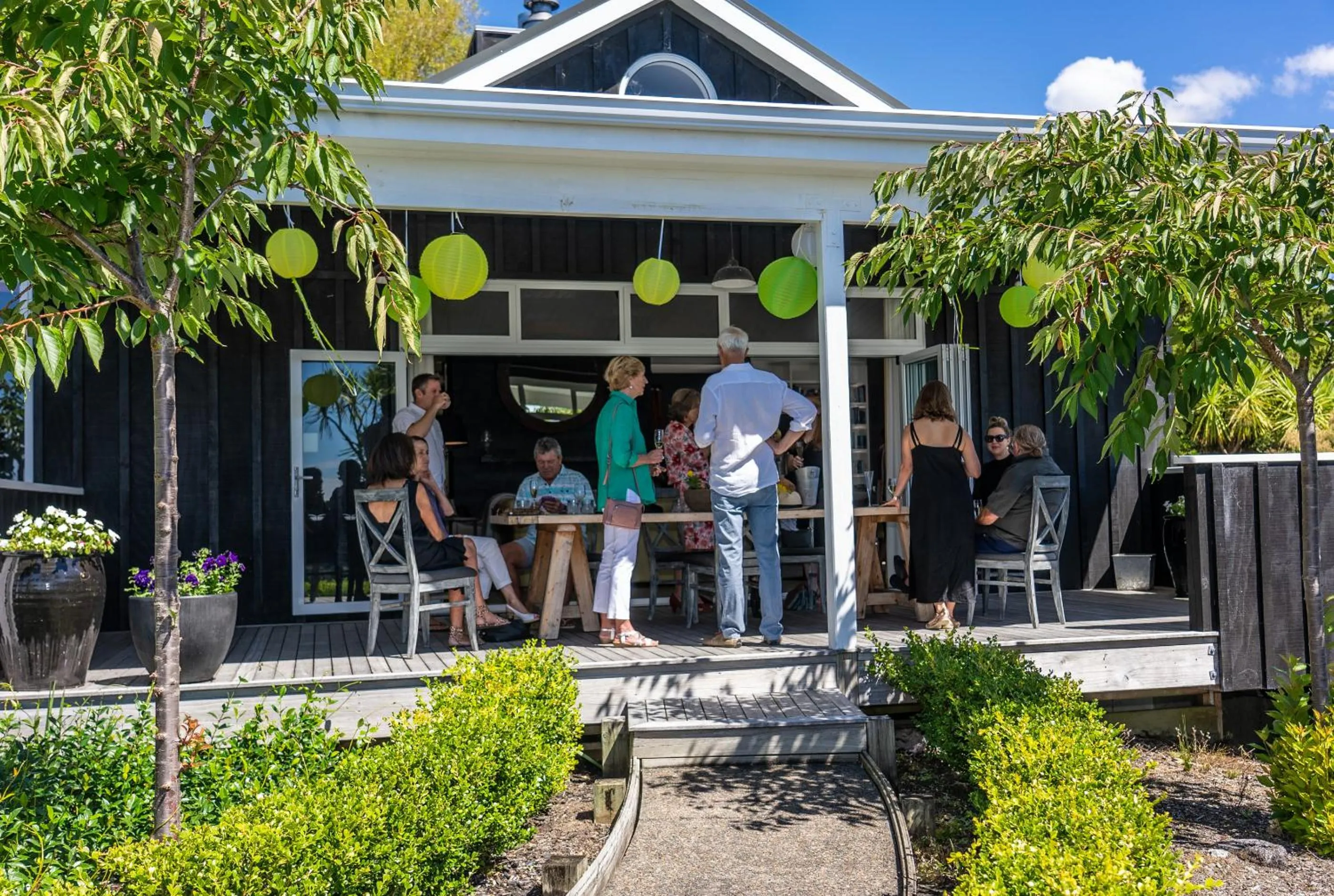 Facade/entrance in Woodhouse Mountain Lodge