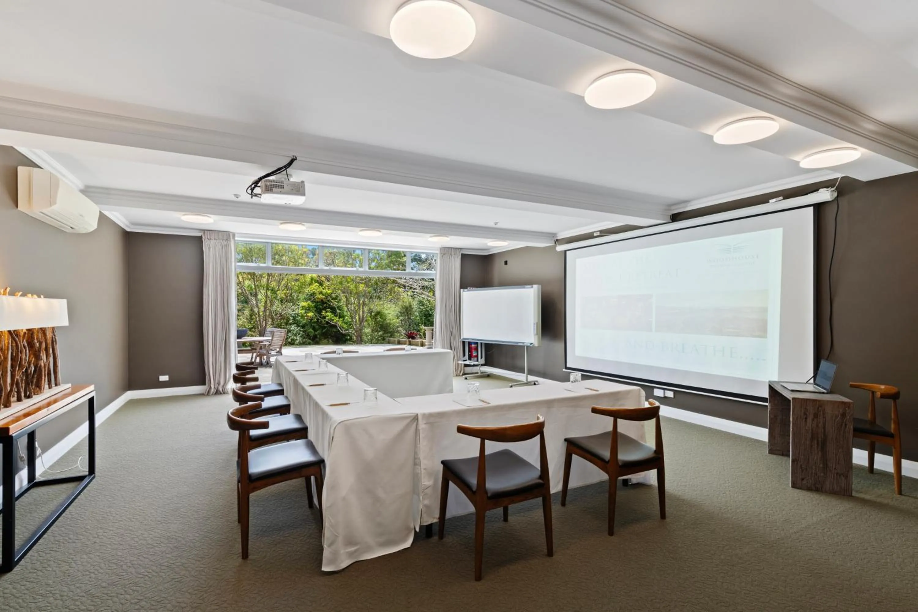 Meeting/conference room in Woodhouse Mountain Lodge