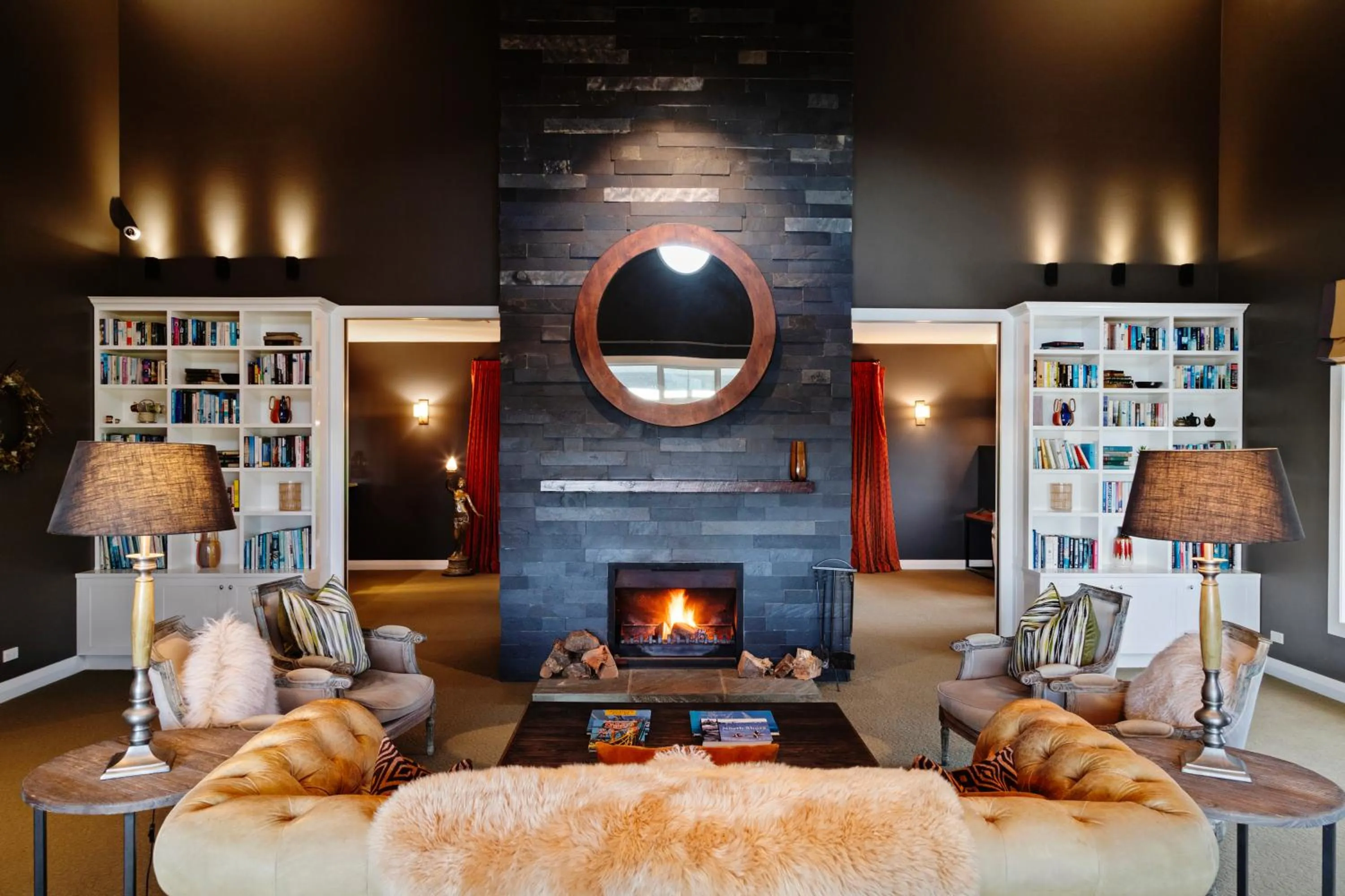 Library in Woodhouse Mountain Lodge