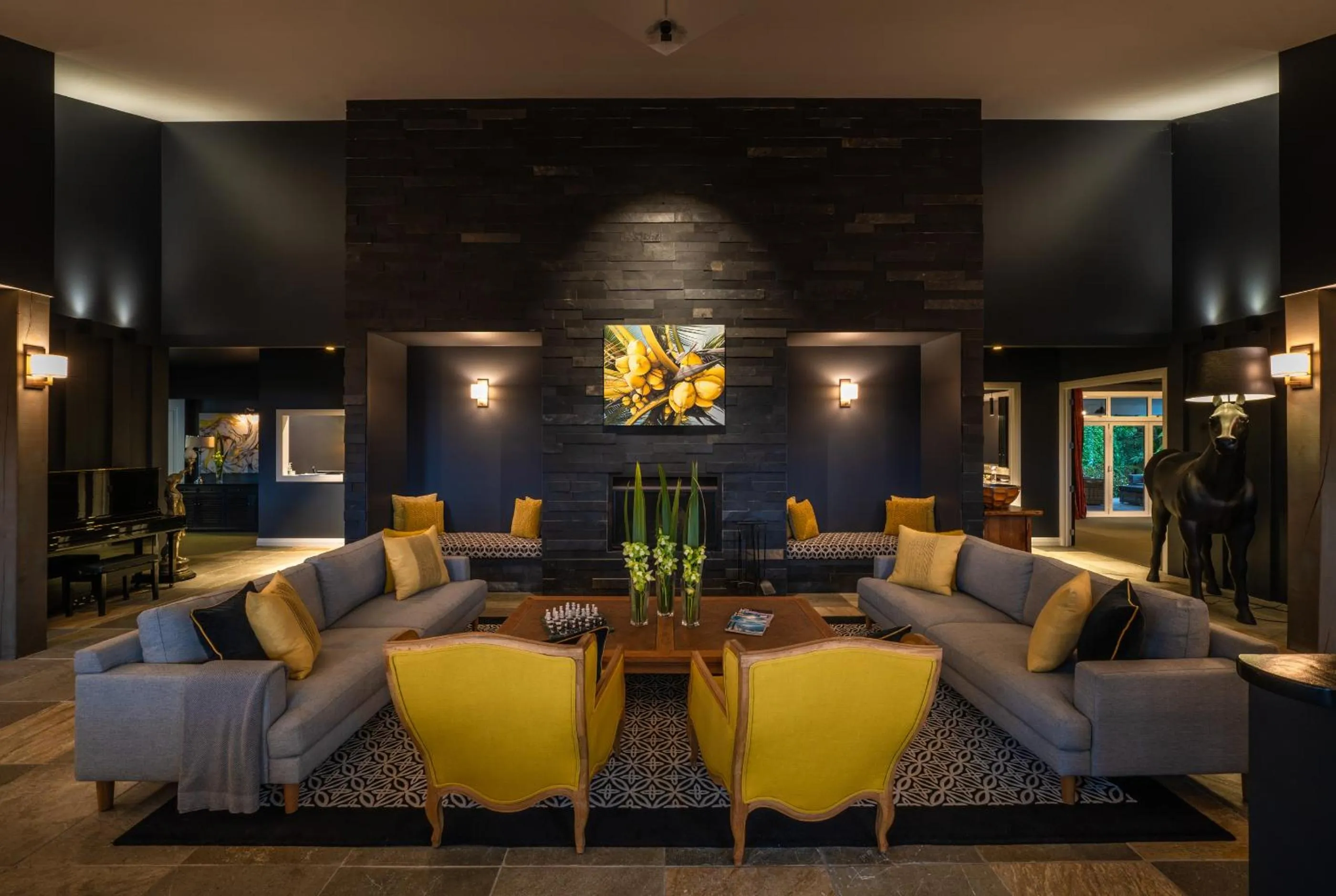 Lounge or bar in Woodhouse Mountain Lodge