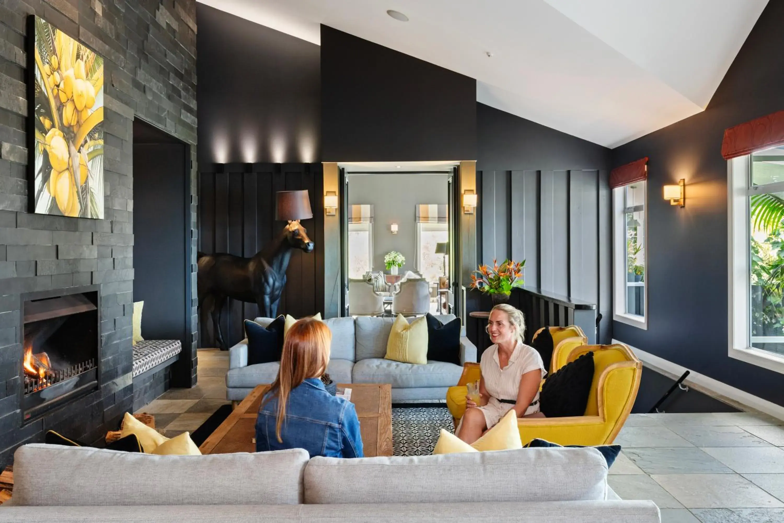 Lounge or bar in Woodhouse Mountain Lodge Lounge or bar in Woodhouse Mountain Lodge