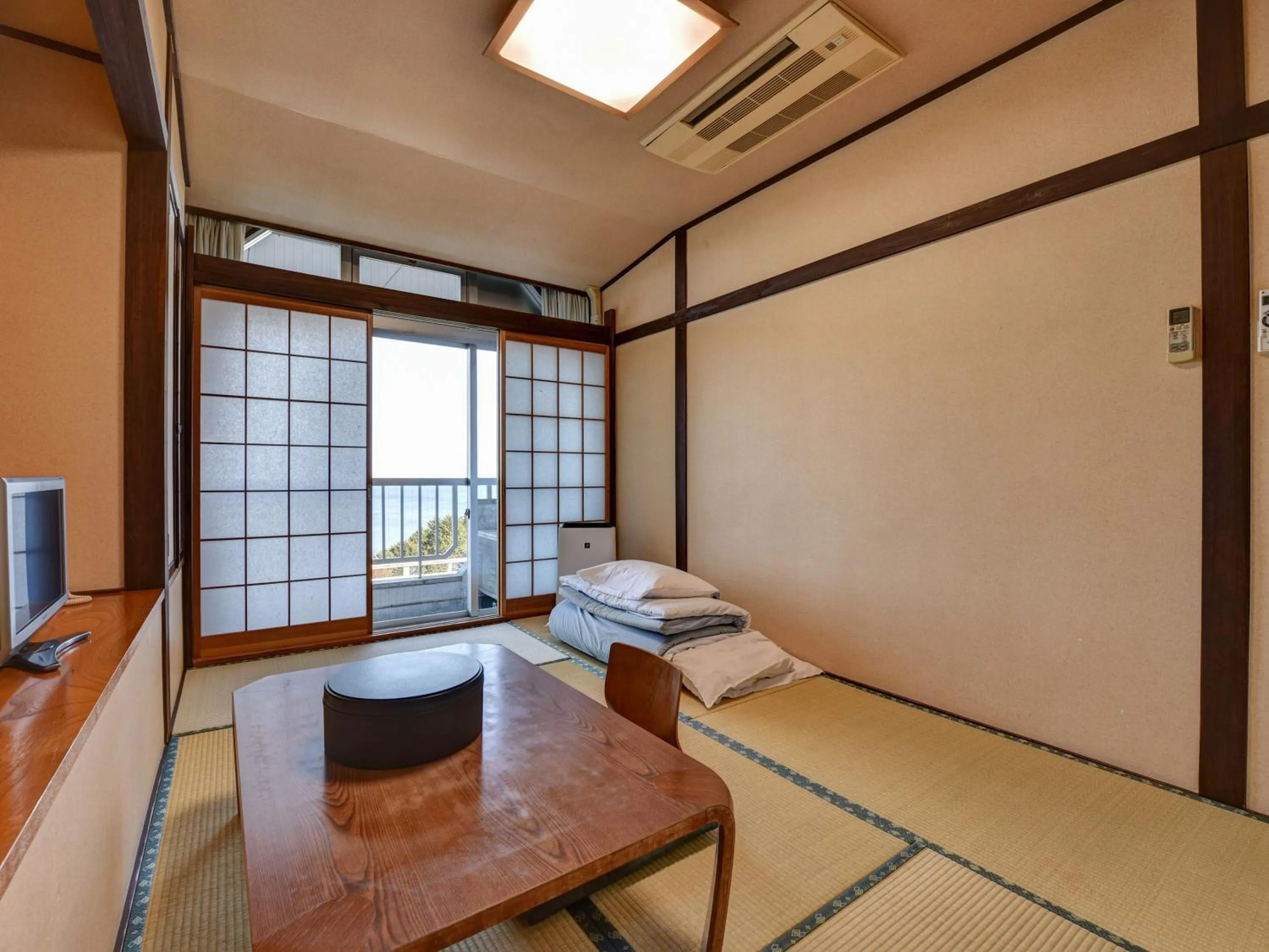 Photo of the whole room in Eboshiso