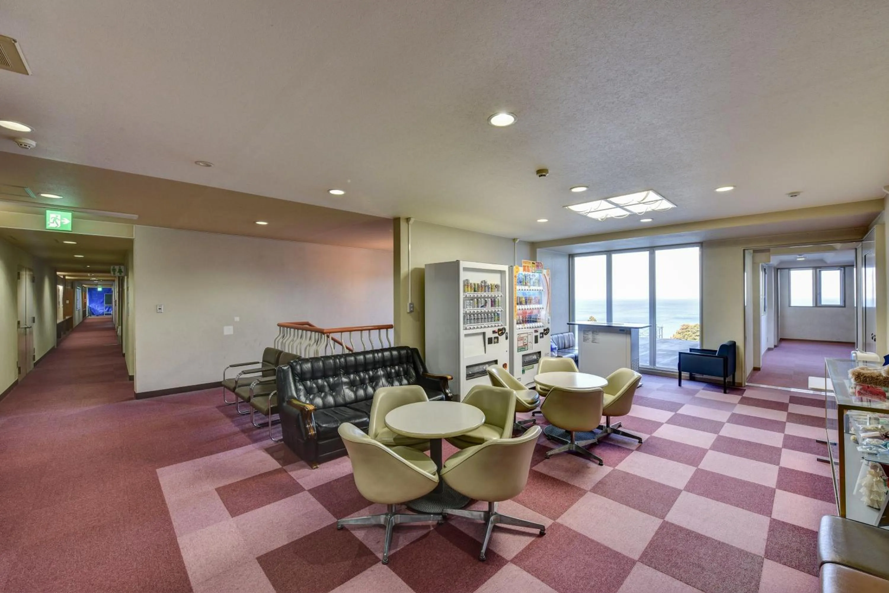 Communal lounge/ TV room in Eboshiso