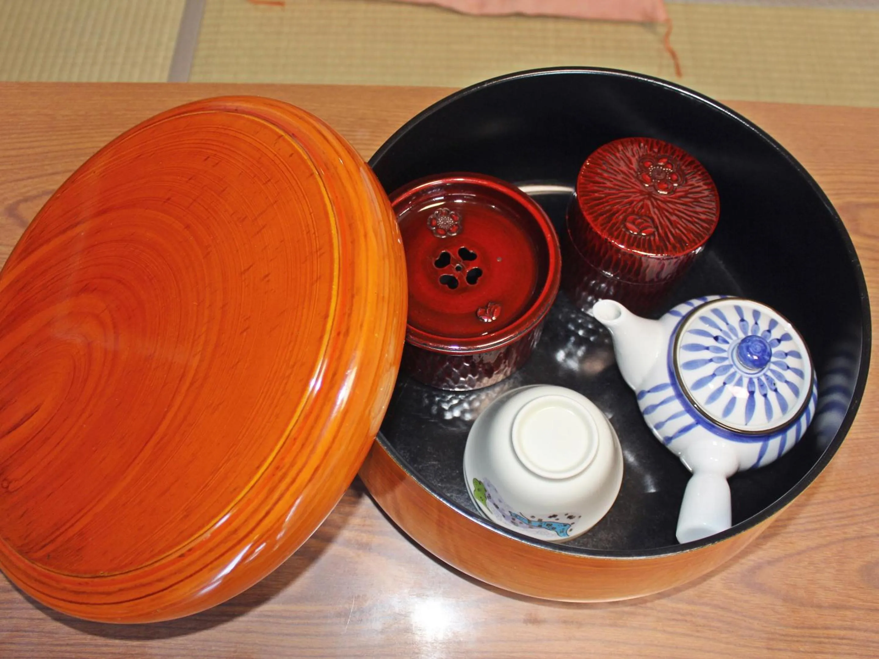 Photo of the whole room in Eboshiso