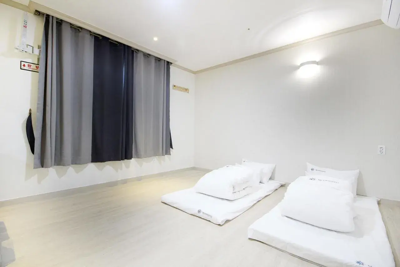 Bed in Mj Hotel Bed in Mj Hotel