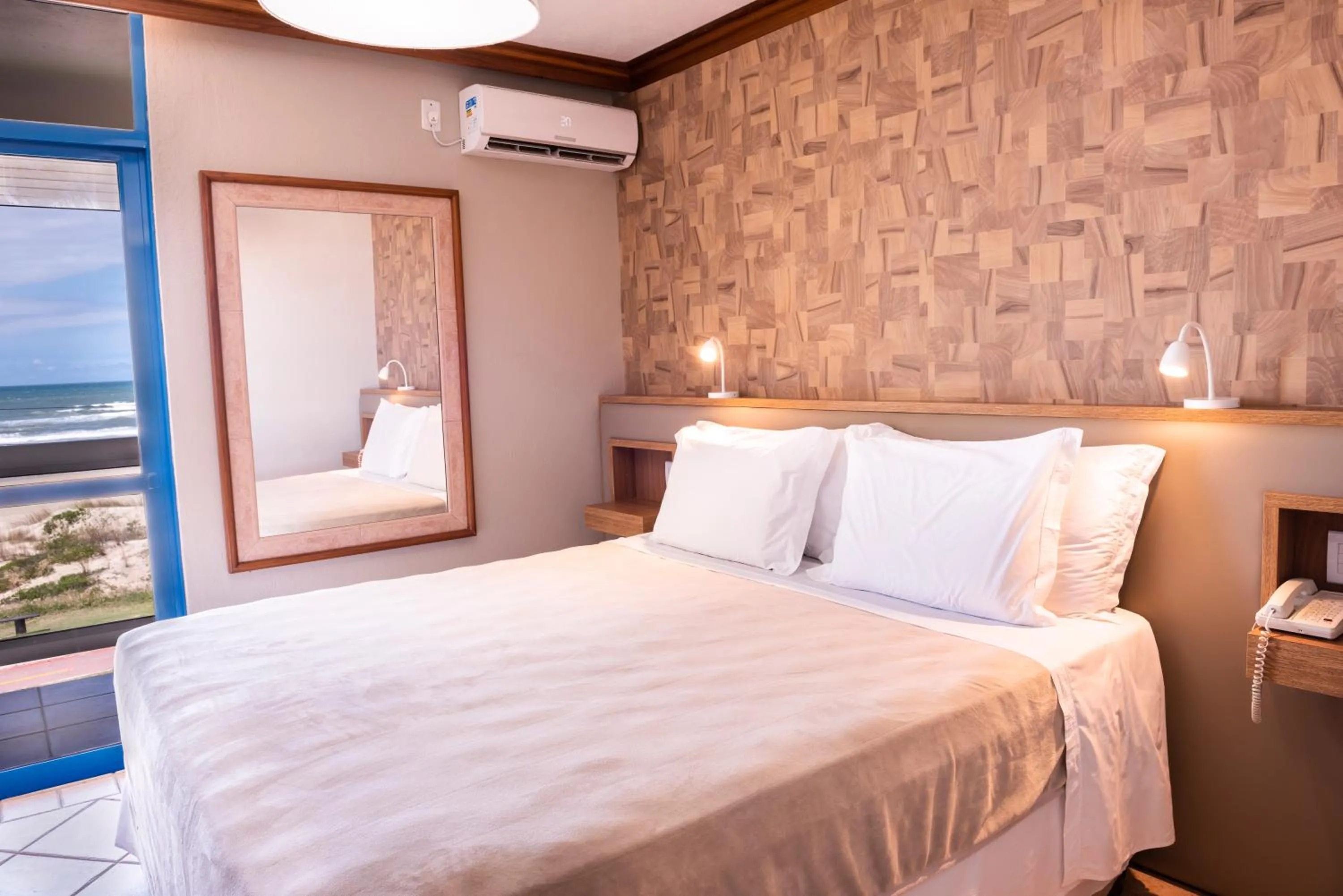 Deluxe Double Room with Balcony and Sea View - single occupancy in Praia Hotel Imbituba