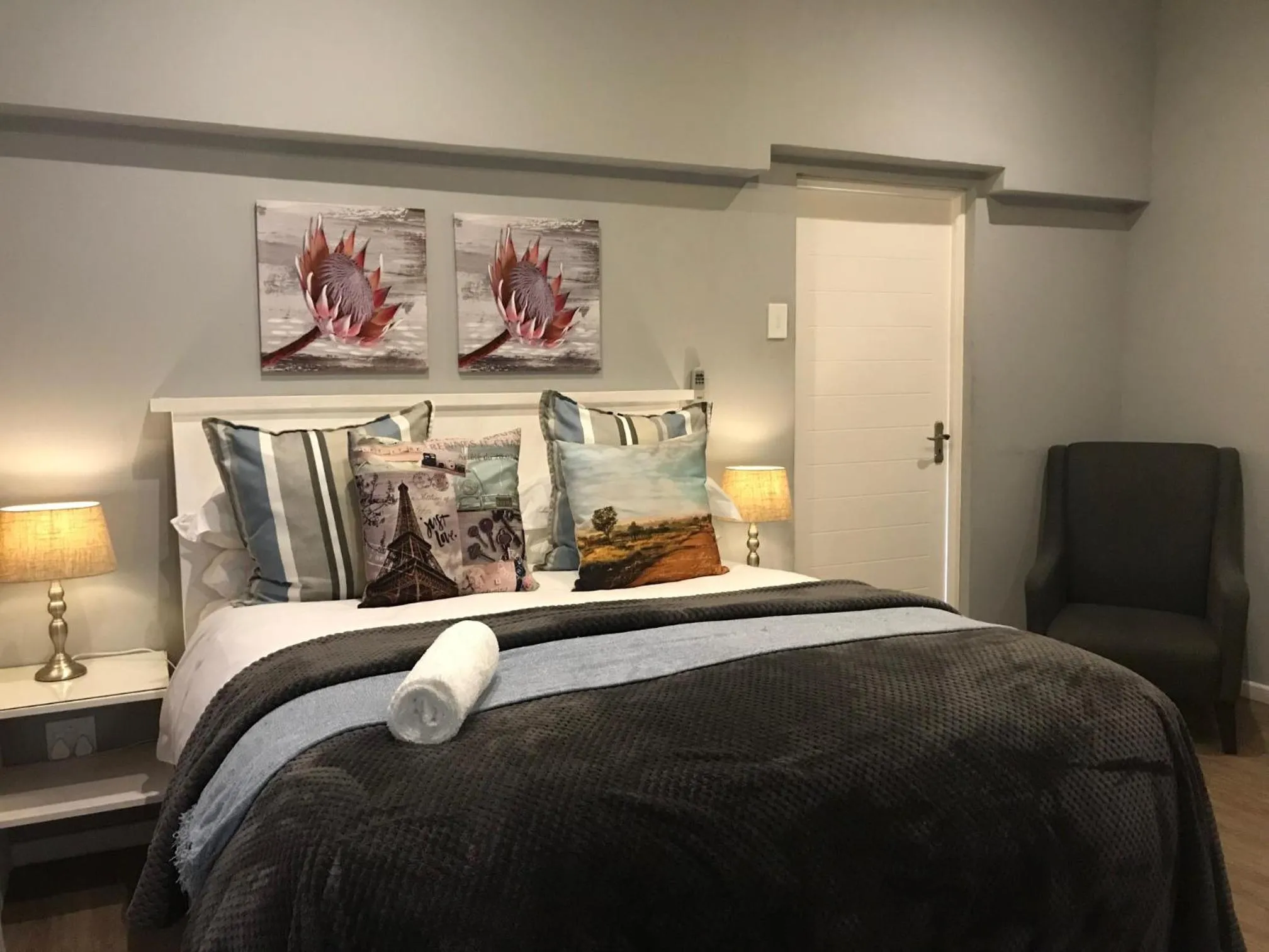 Bedroom, Bed in Anathi Hotel