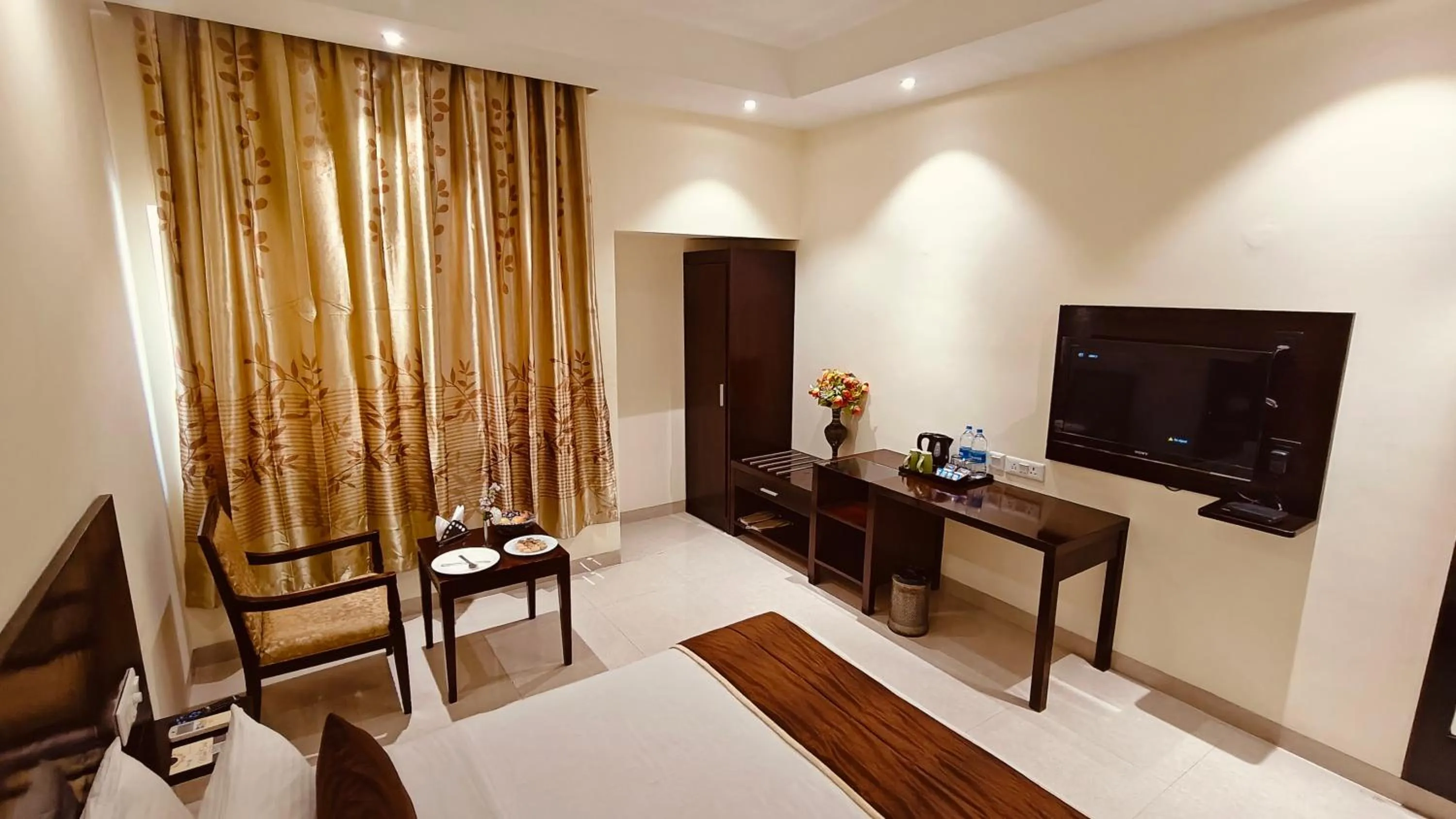 Bed in Alps Residency - A Bergamont Hotel, Krishnagiri