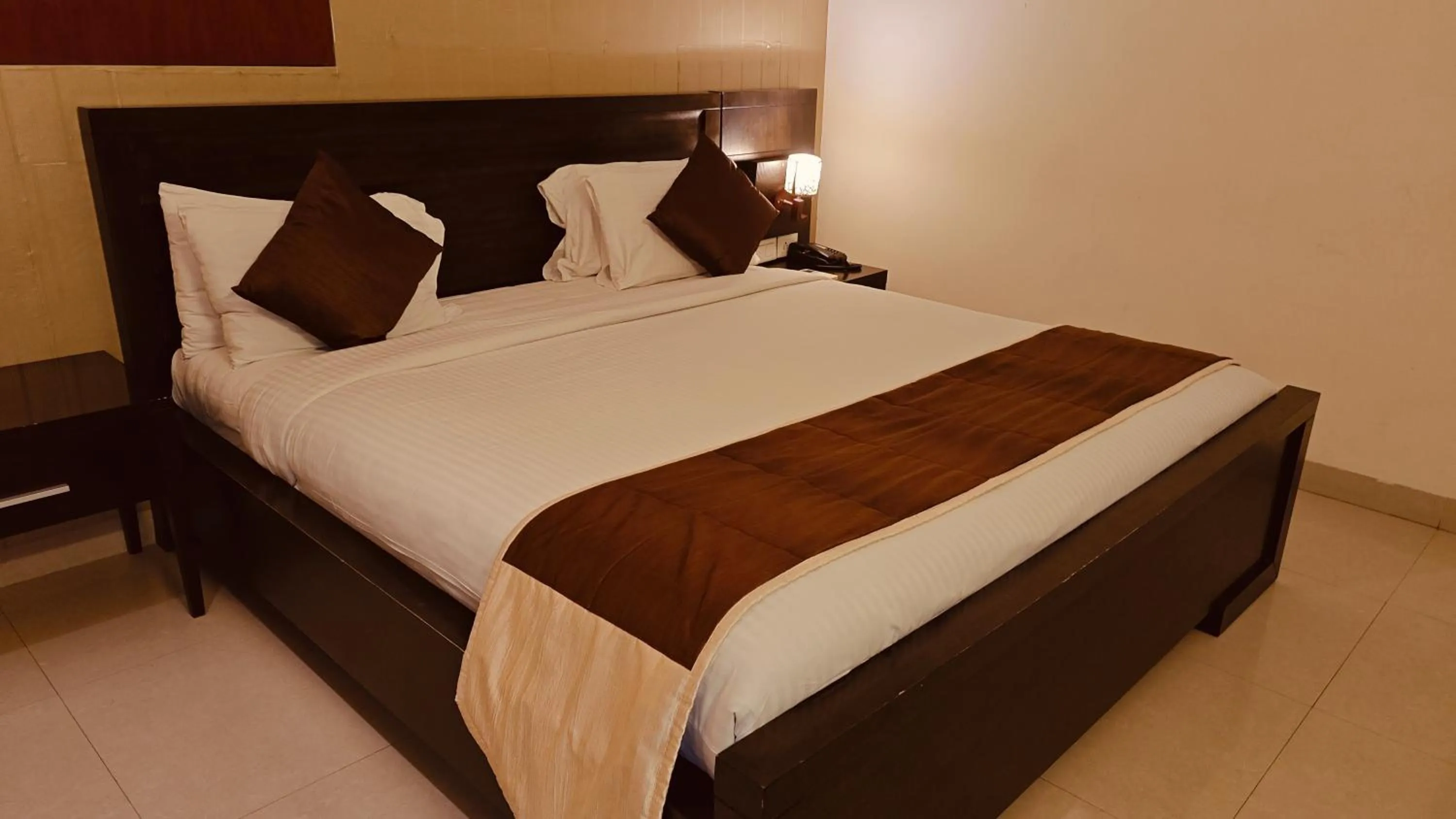 Bed in Alps Residency - A Bergamont Hotel, Krishnagiri