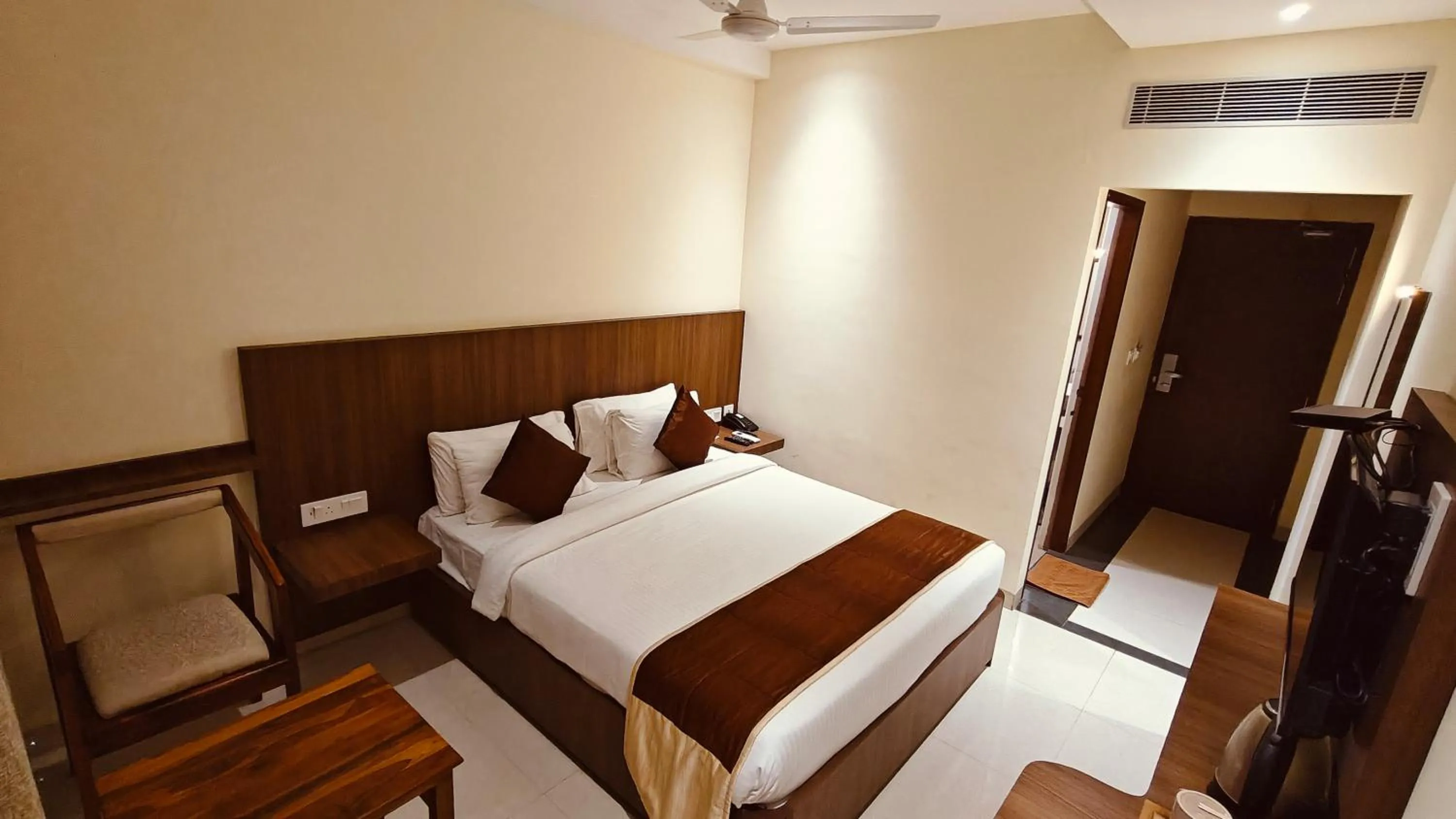 Bed in Alps Residency - A Bergamont Hotel, Krishnagiri
