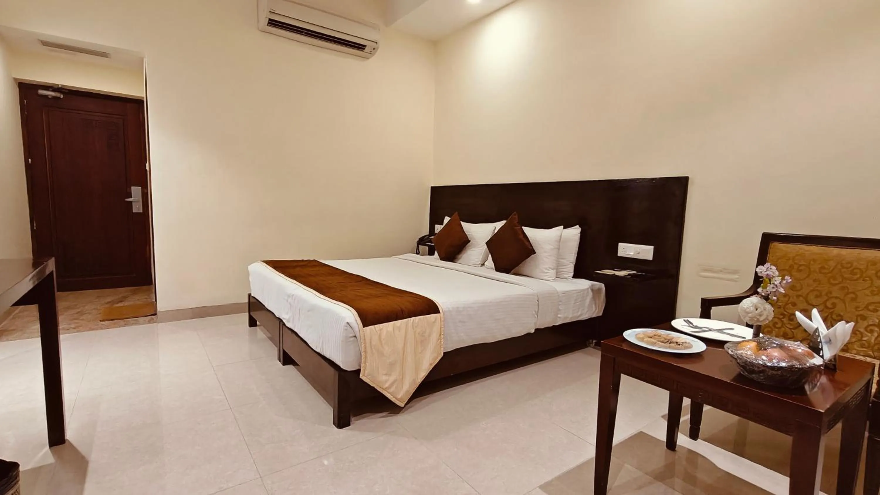 Bed in Alps Residency - A Bergamont Hotel, Krishnagiri