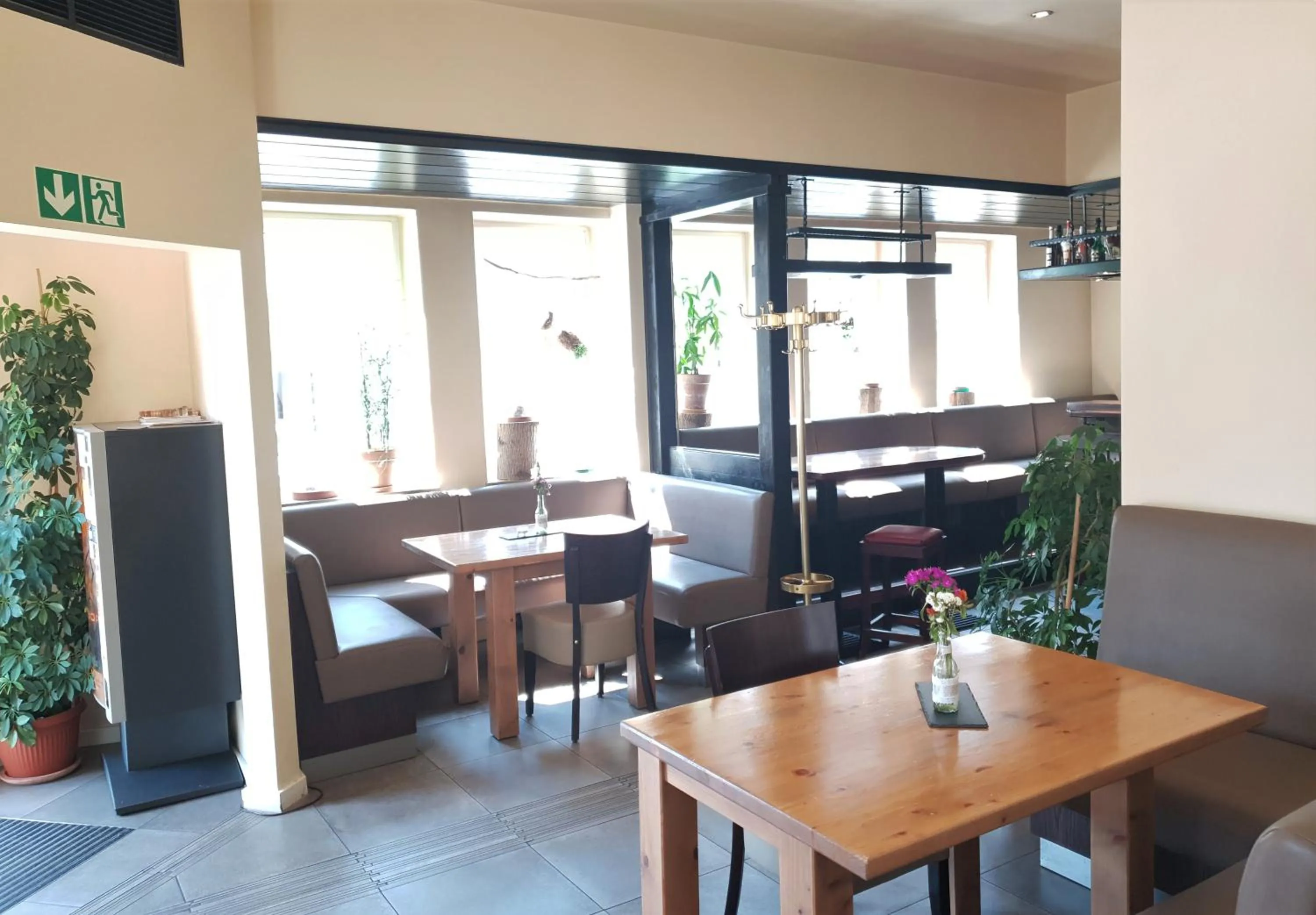 Restaurant/places to eat in Südhotel