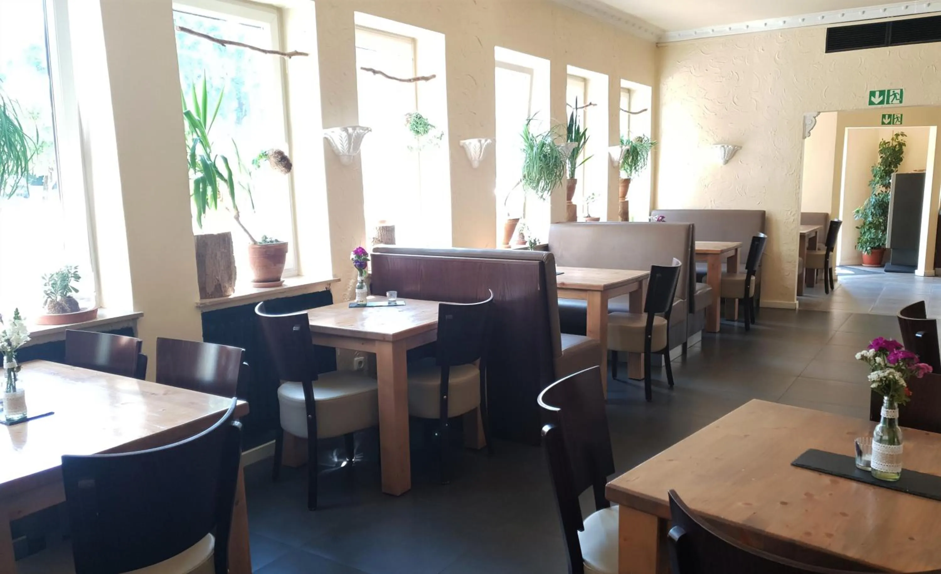 Restaurant/places to eat in Südhotel