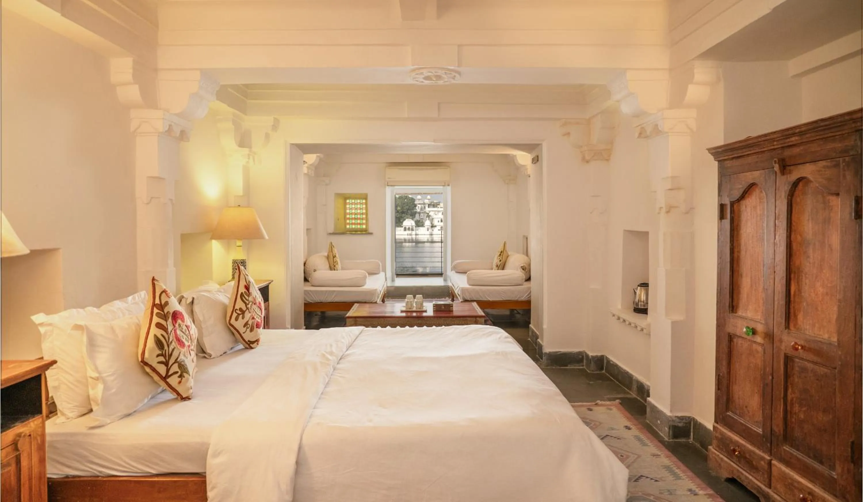Photo of the whole room, Bed in Kankarwa Haveli