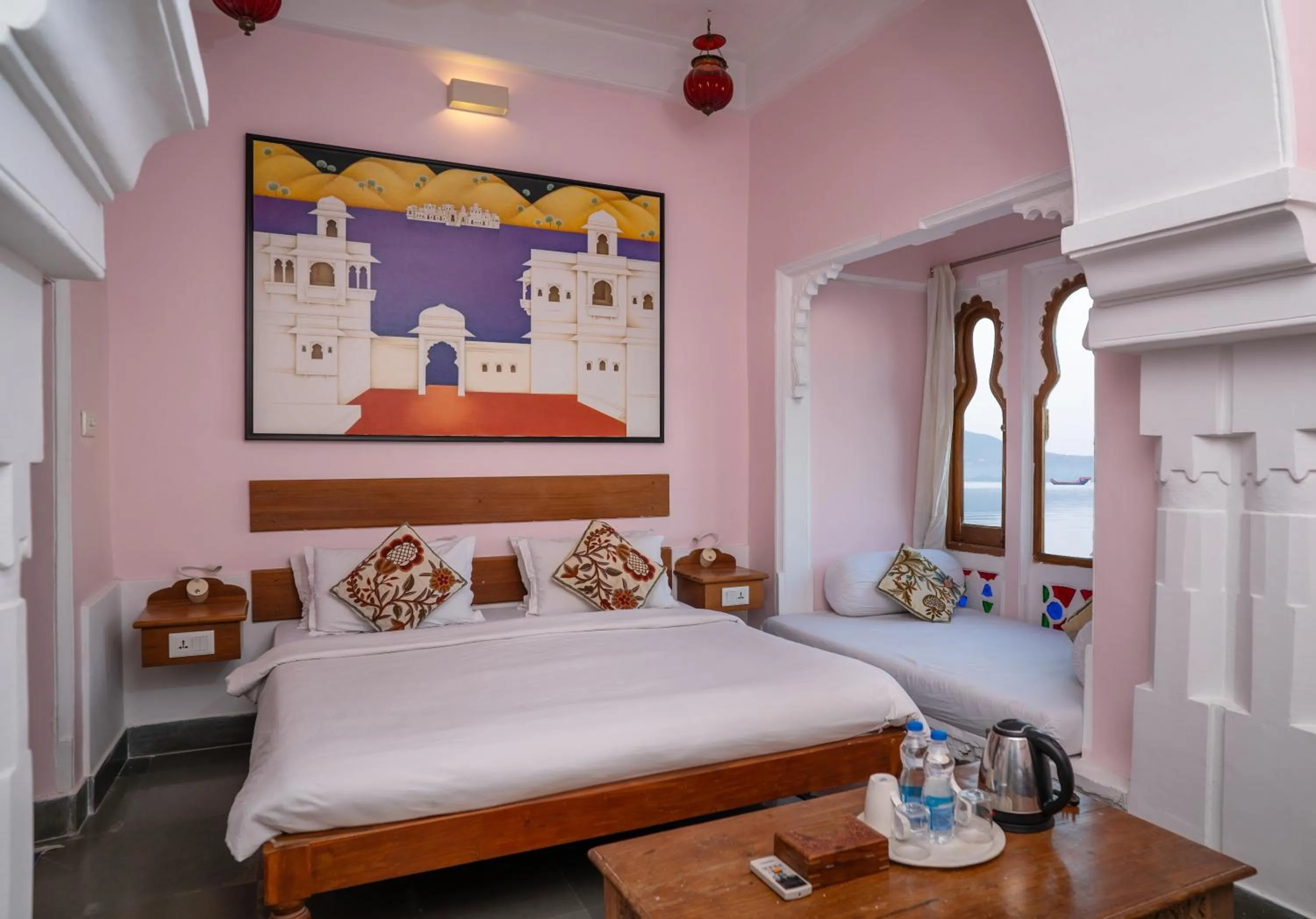 Bed in Kankarwa Haveli