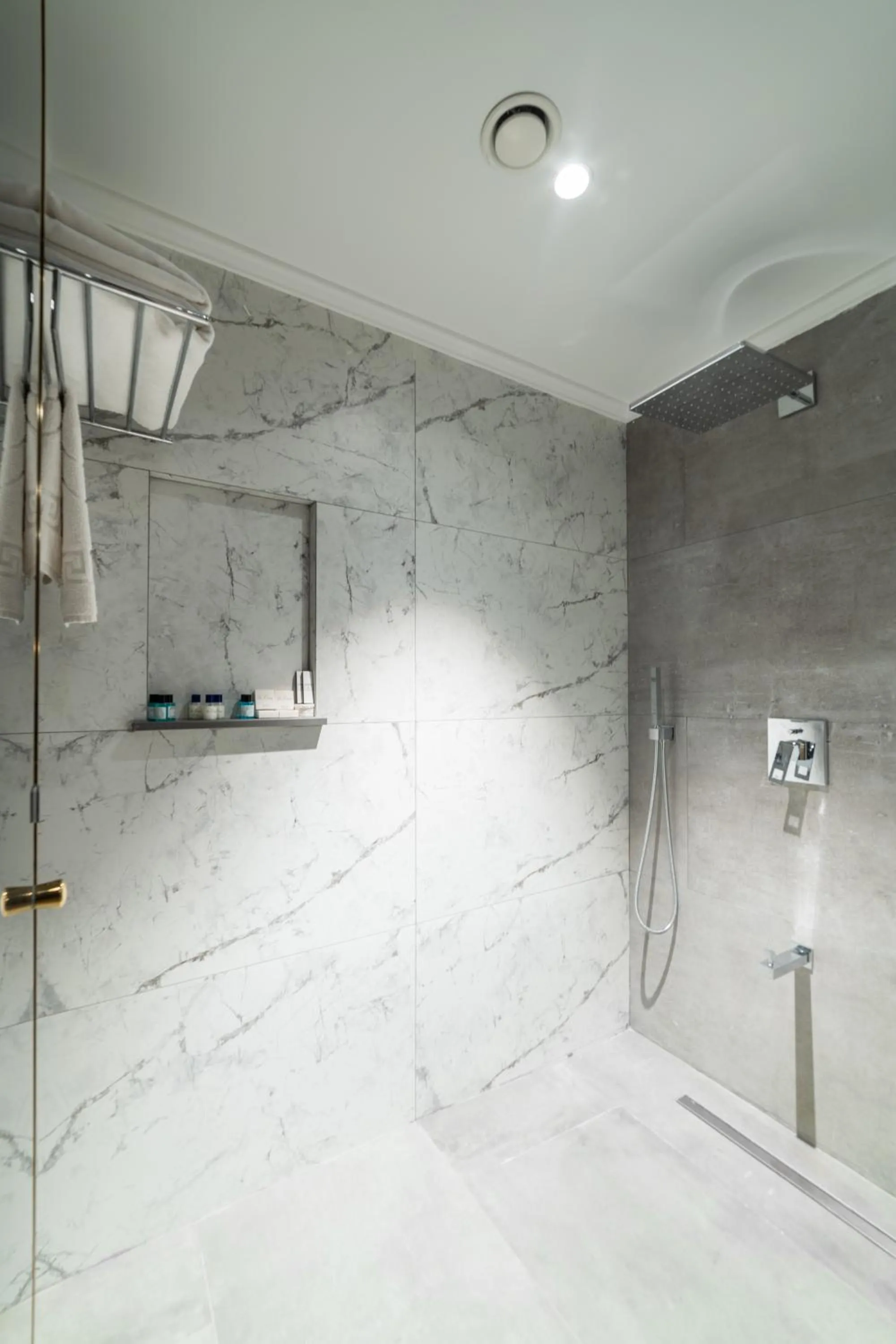 Shower in Hotel Pia Bella