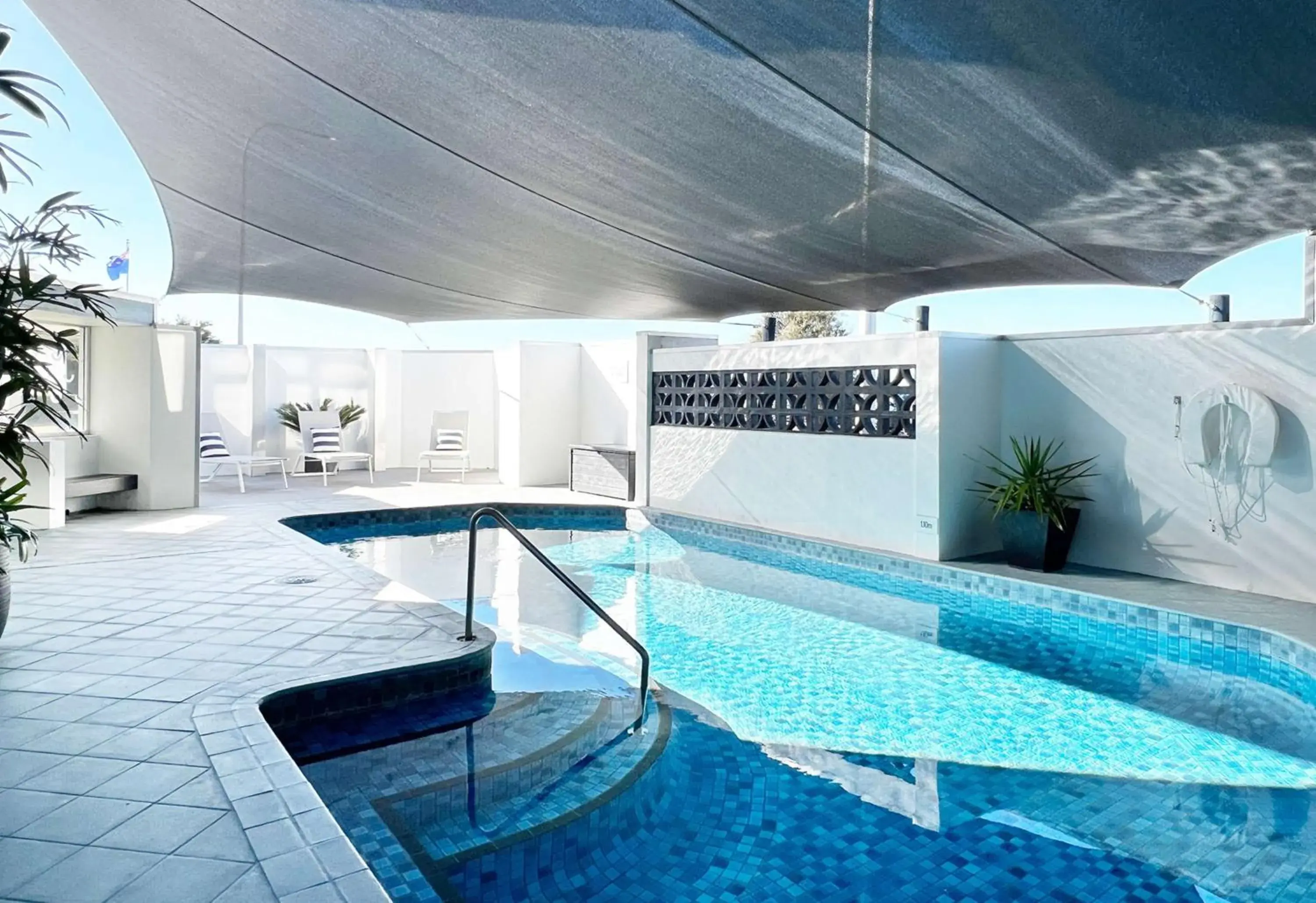 Pool view in Sudima Hotel Lake Rotorua Pool view in Sudima Hotel Lake Rotorua