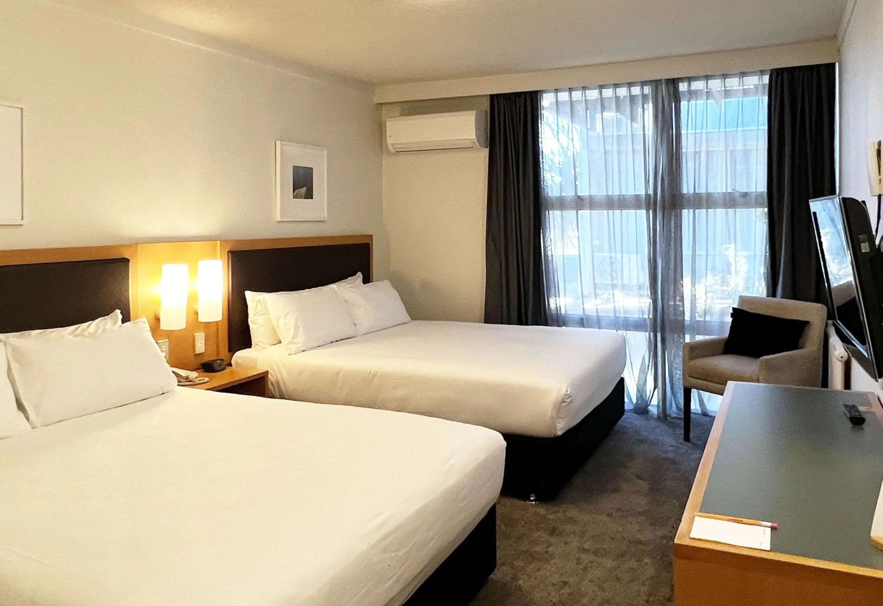 Bedroom, Bed in Sudima Hotel Lake Rotorua