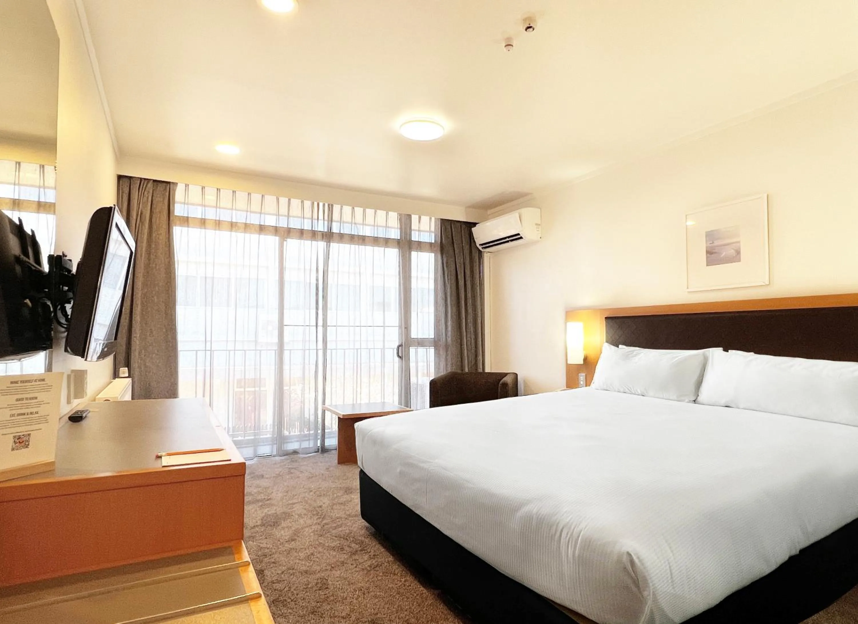 Bedroom, Bed in Sudima Hotel Lake Rotorua