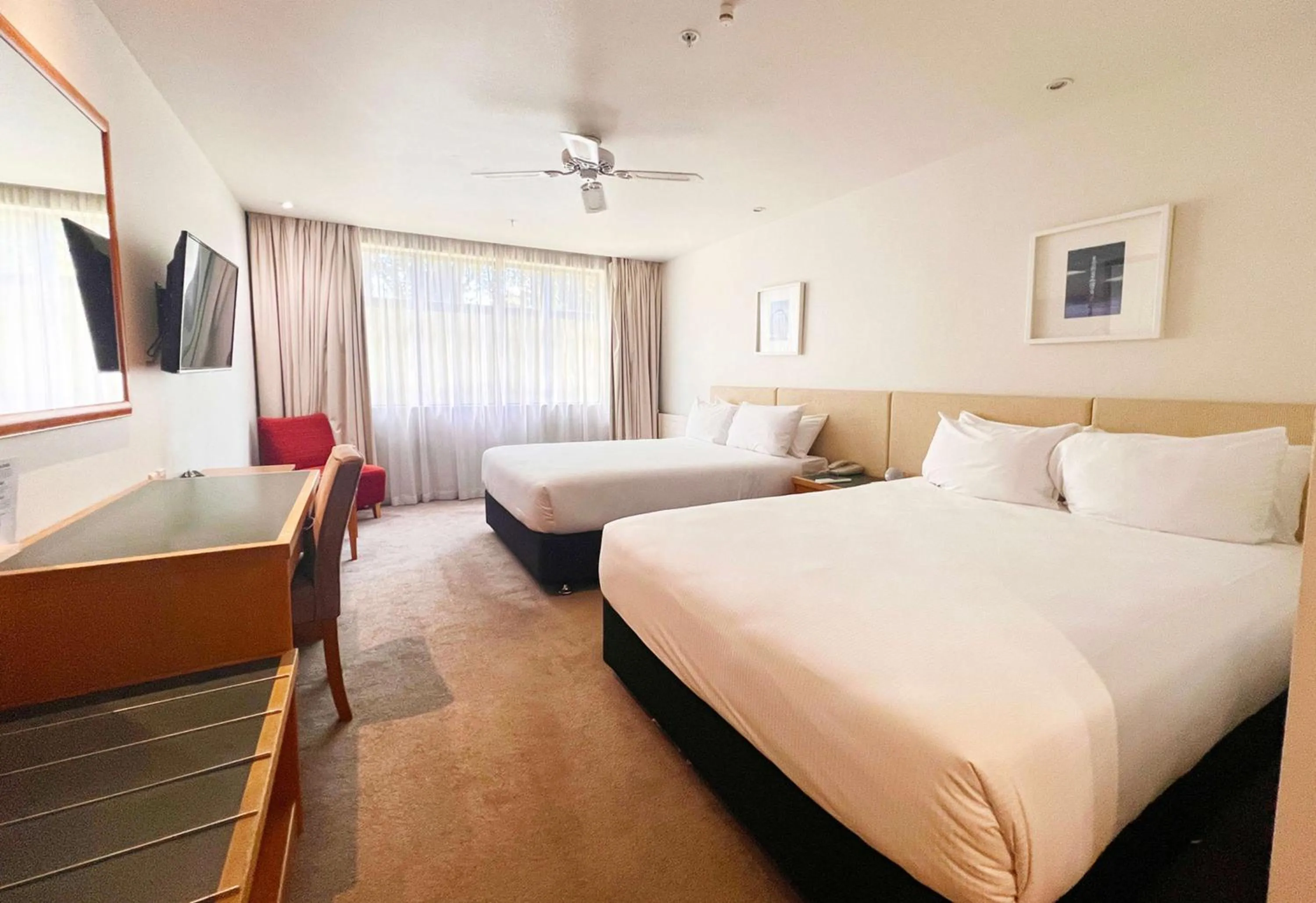 Bedroom, Bed in Sudima Hotel Lake Rotorua