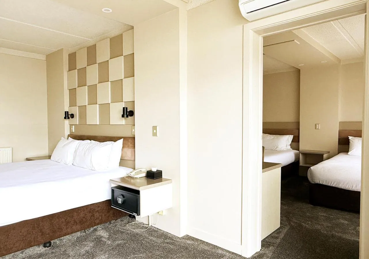 Bedroom, Bed in Sudima Hotel Lake Rotorua