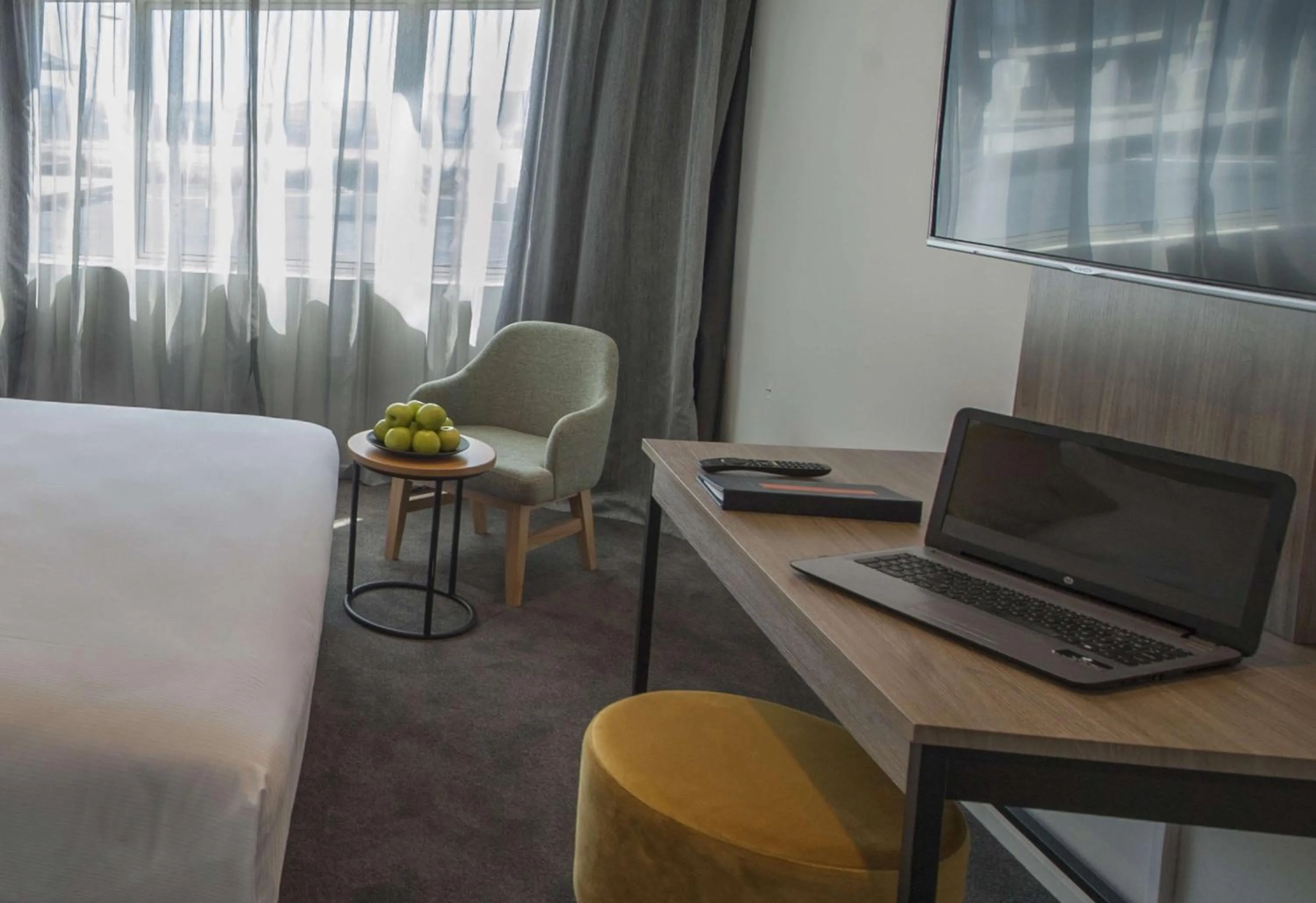 Bedroom, Bed in Sudima Hotel Lake Rotorua