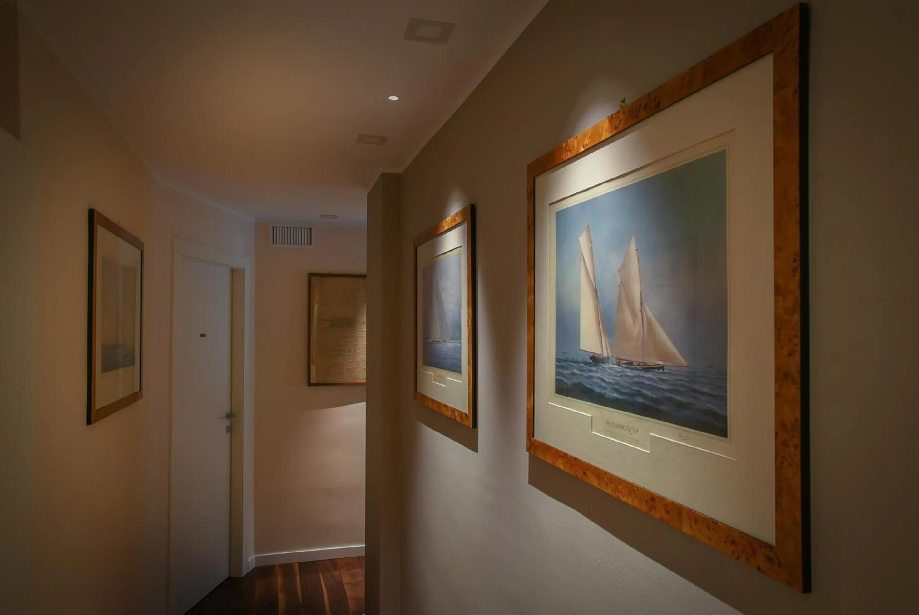 Text overlay in B&B H68