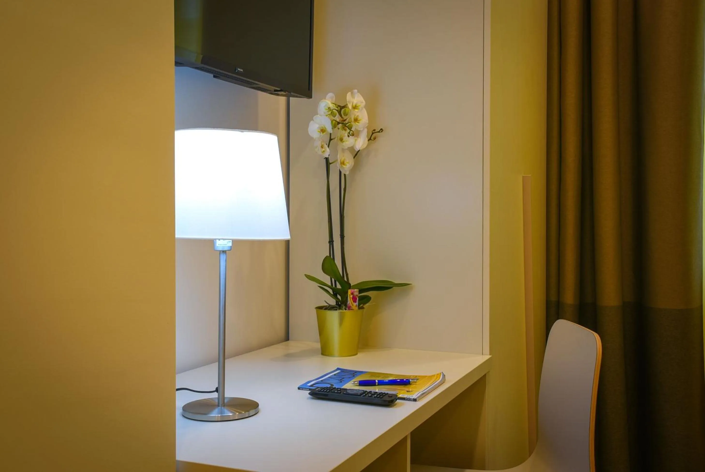 Photo of the whole room in B&B H68