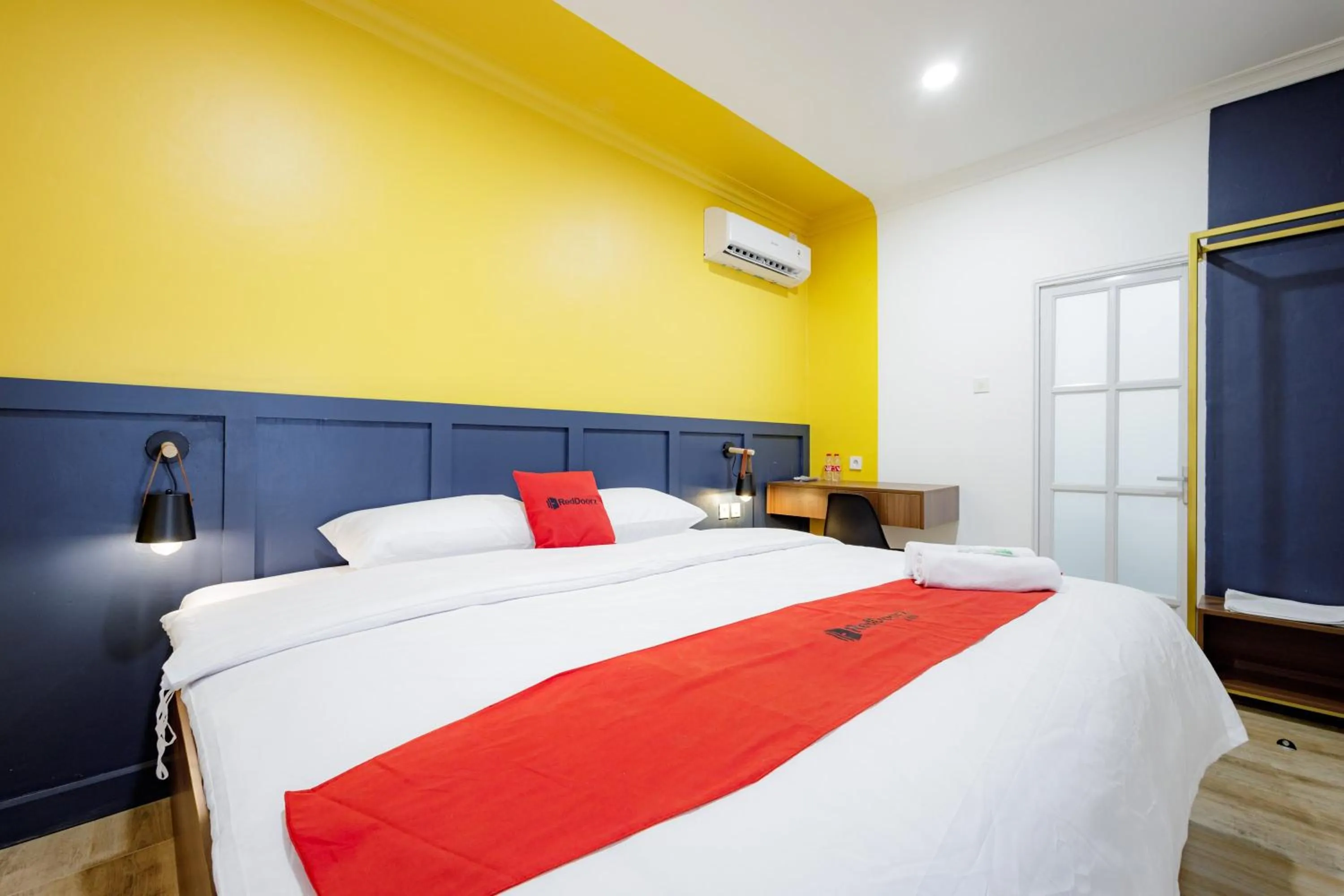 Bed in RedDoorz Plus at Jalan Gatot Subroto Jakarta