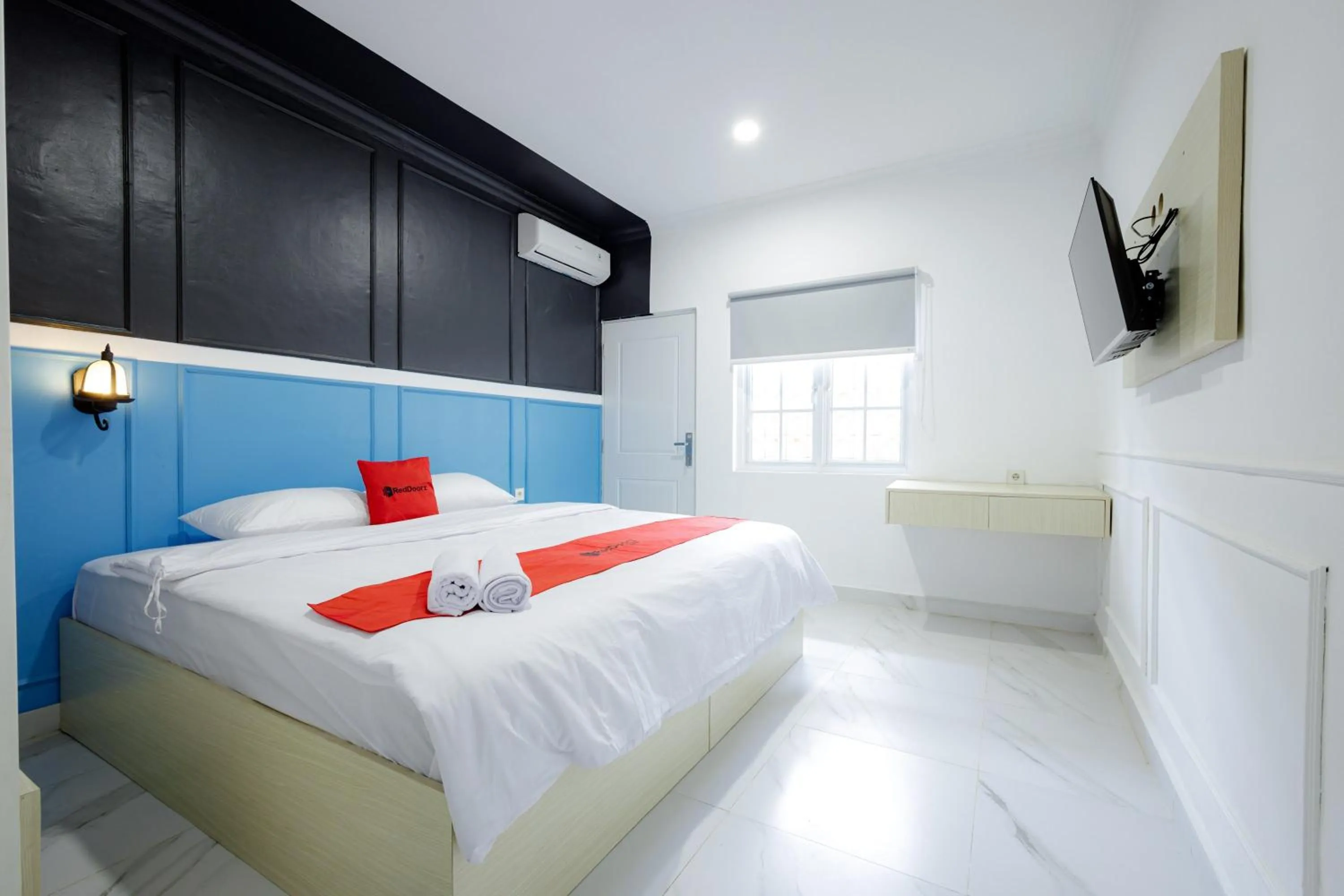 Bed in RedDoorz Plus at Jalan Gatot Subroto Jakarta