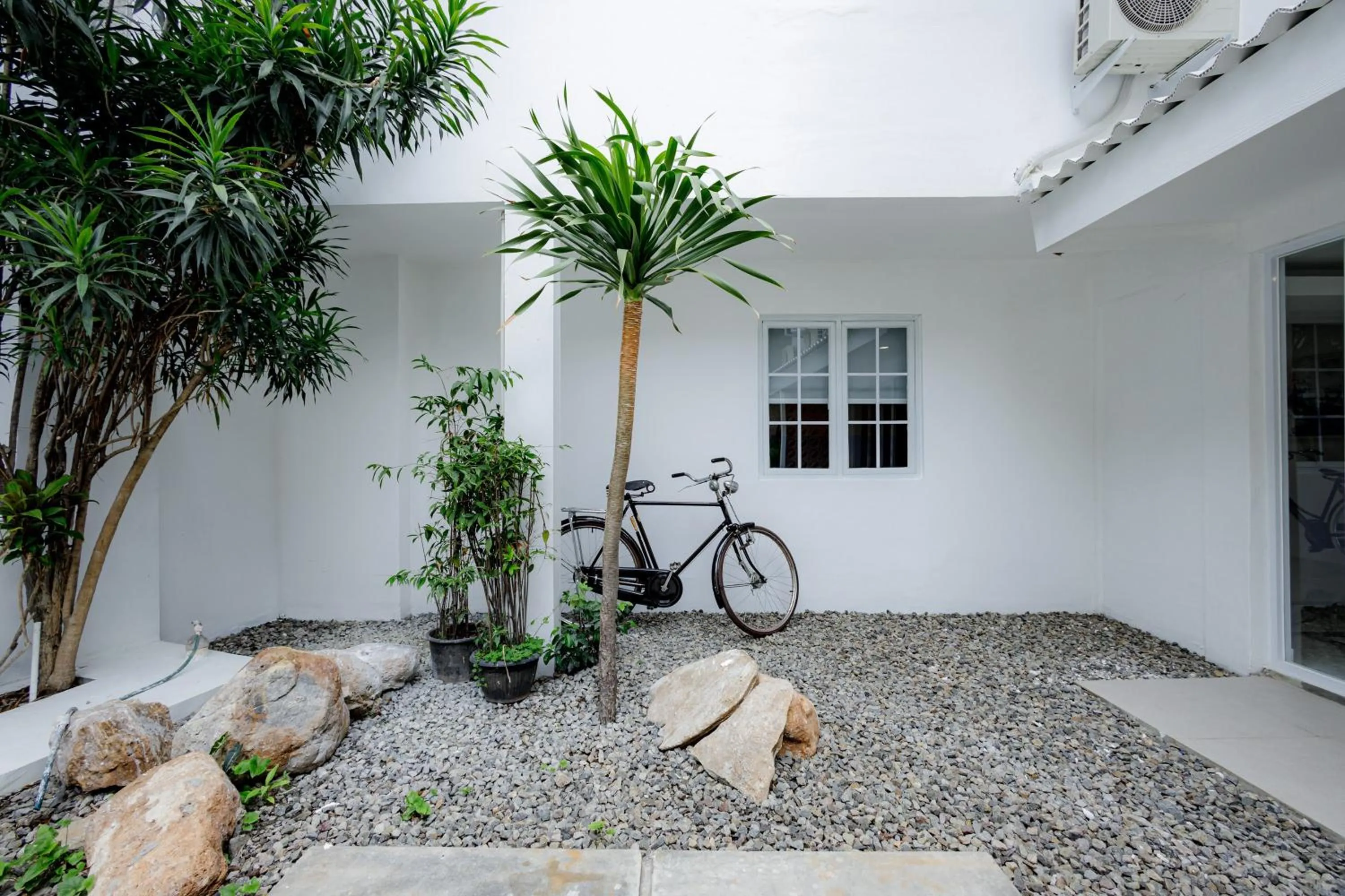 Property building in RedDoorz Plus at Jalan Gatot Subroto Jakarta