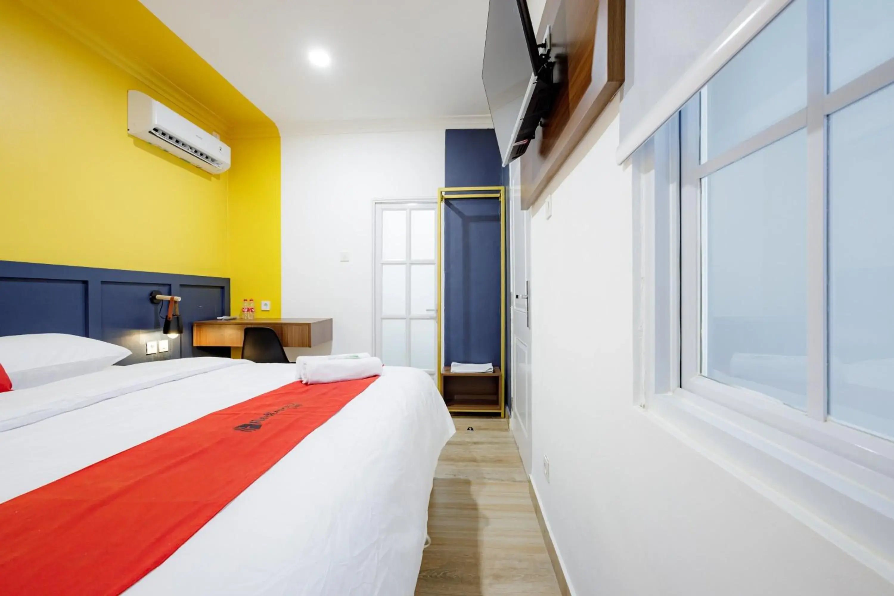 Bed in RedDoorz Plus at Jalan Gatot Subroto Jakarta Bed in RedDoorz Plus at Jalan Gatot Subroto Jakarta