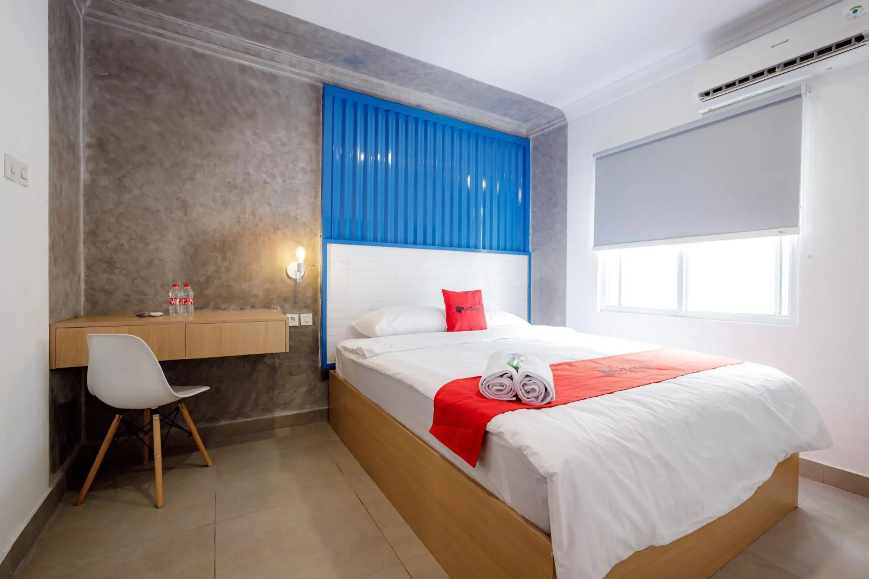 Bed in RedDoorz Plus at Jalan Gatot Subroto Jakarta Bed in RedDoorz Plus at Jalan Gatot Subroto Jakarta