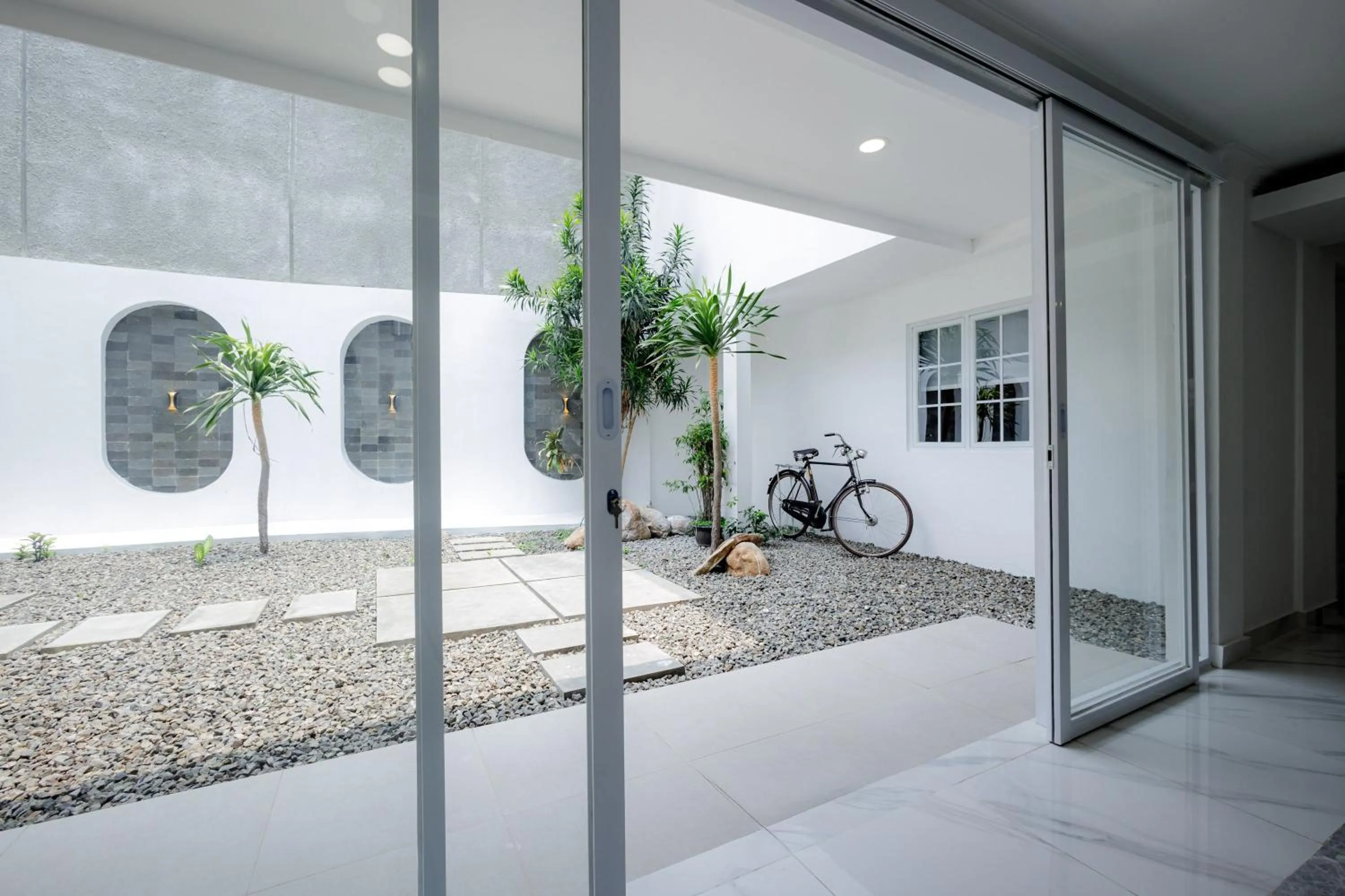 Property building in RedDoorz Plus at Jalan Gatot Subroto Jakarta