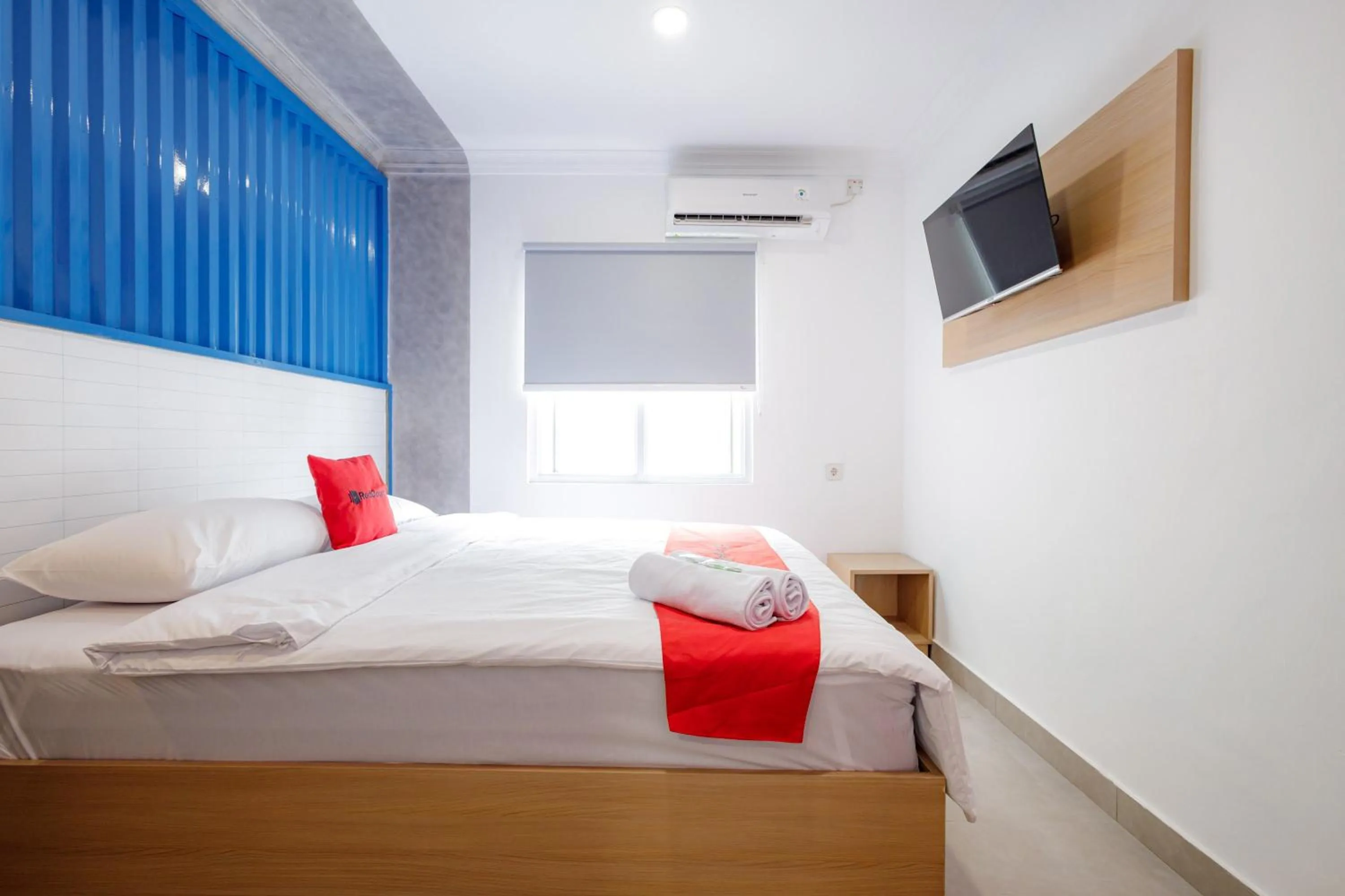 Bed in RedDoorz Plus at Jalan Gatot Subroto Jakarta