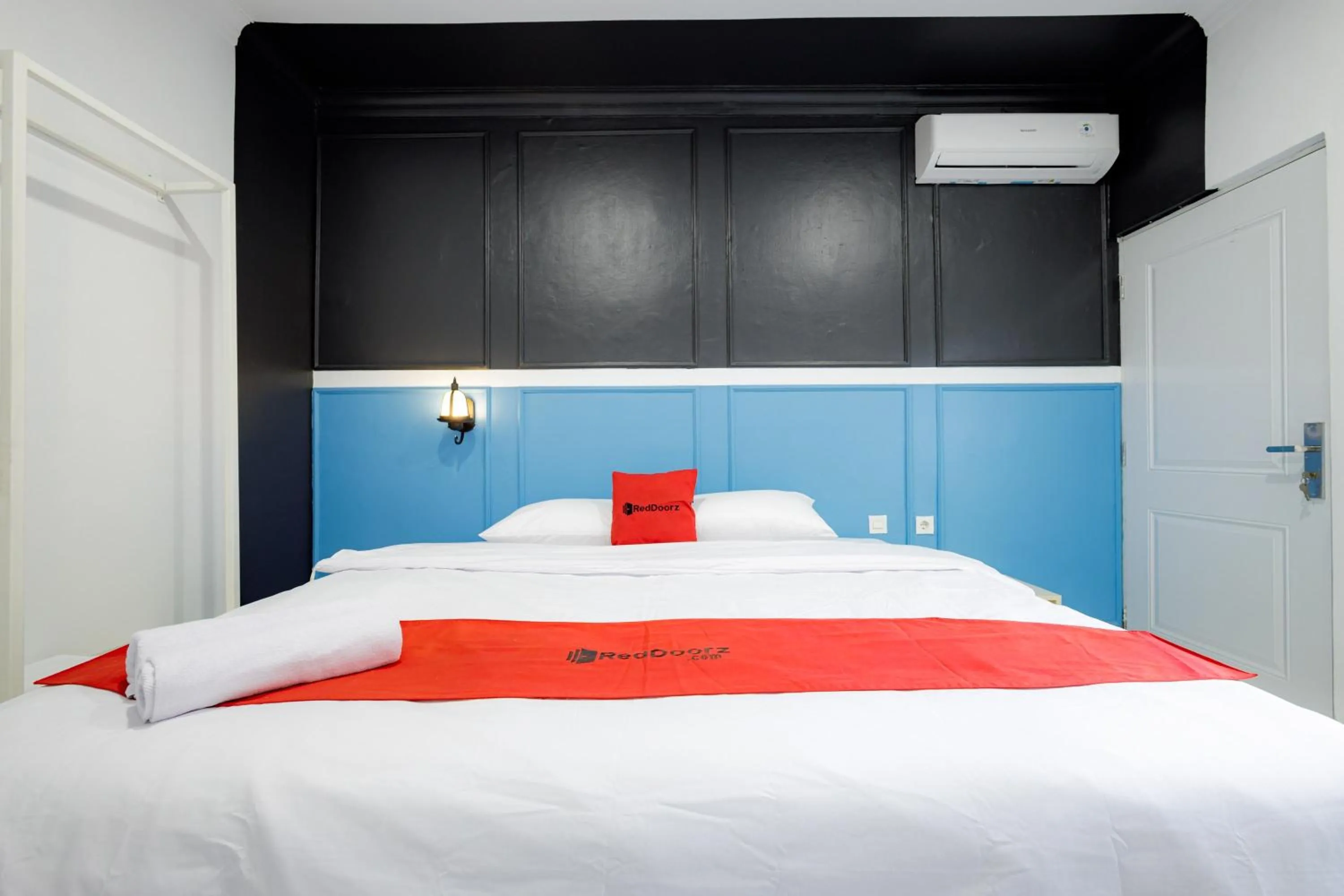 Bed in RedDoorz Plus at Jalan Gatot Subroto Jakarta