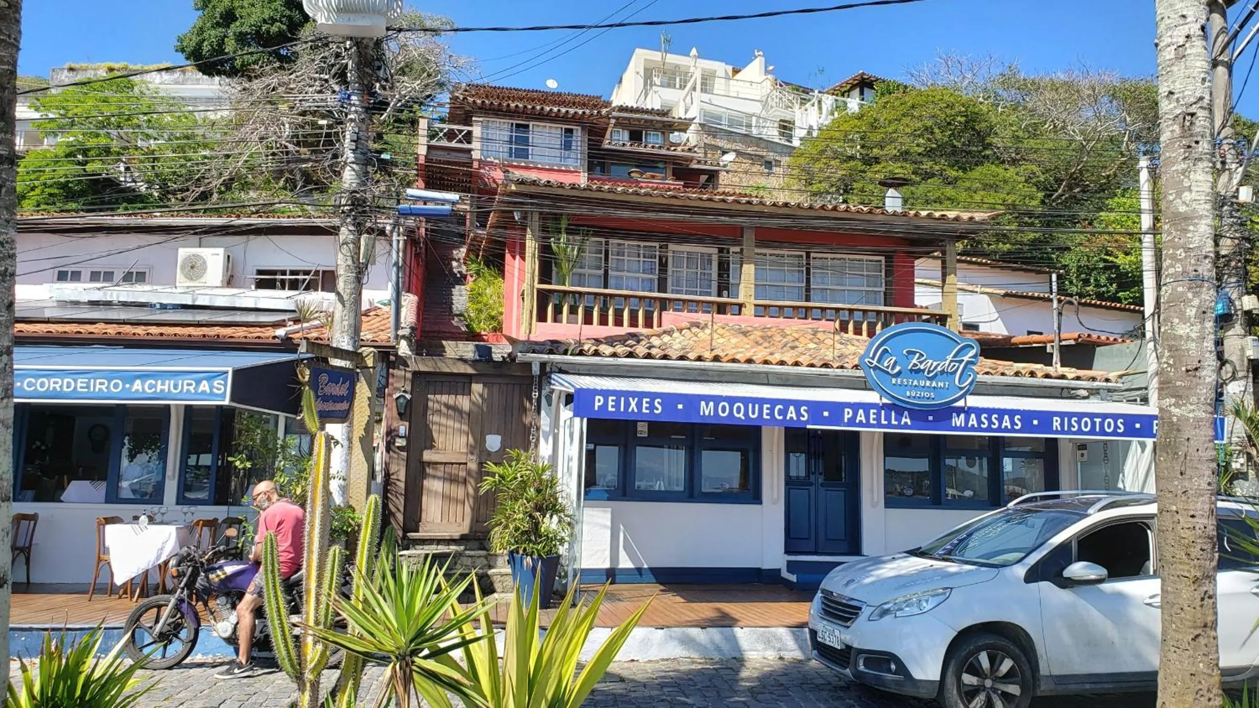 Bardot Apartamentos