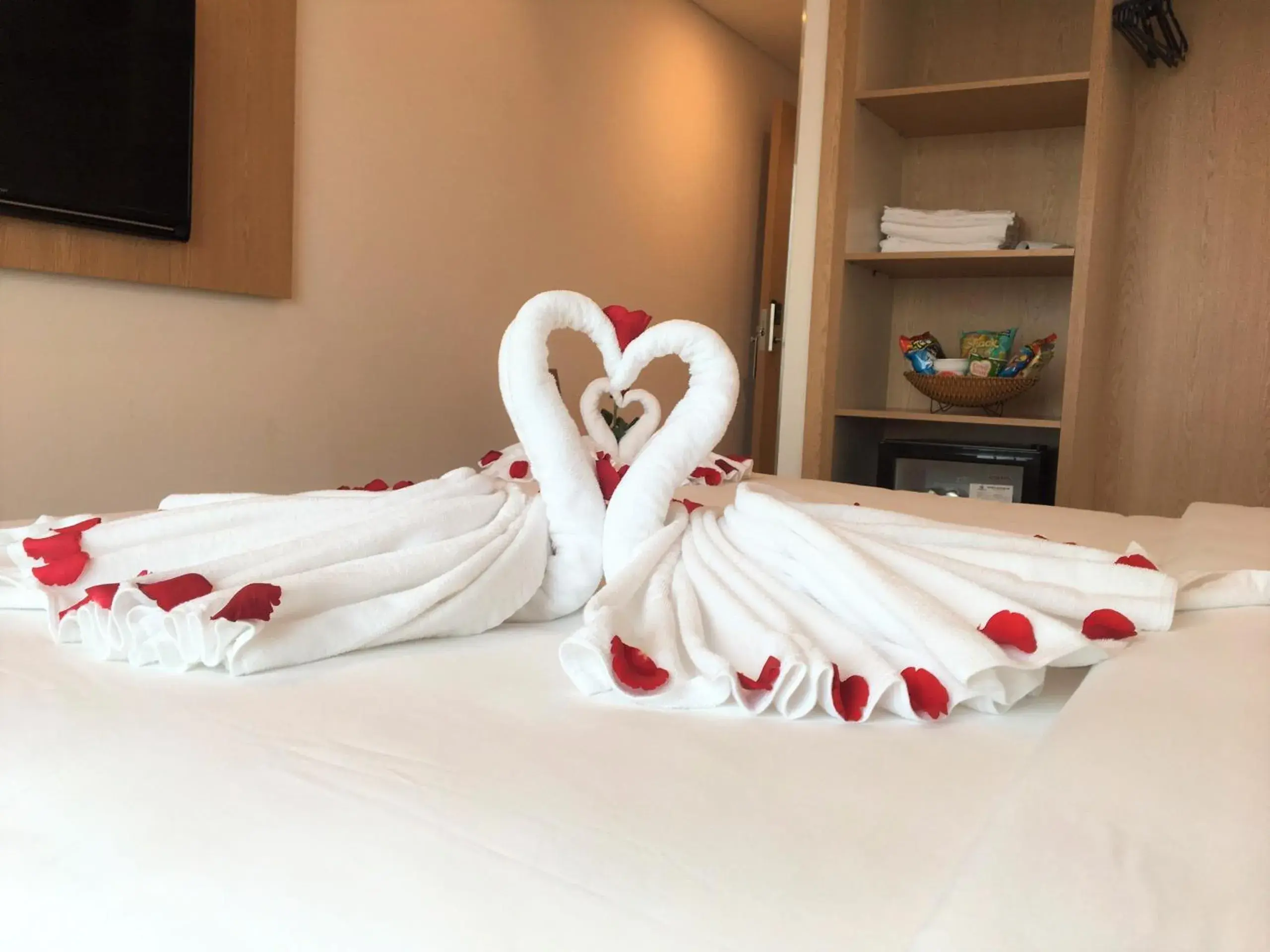 Deluxe Double or Twin Room with Mountain View in Gold Boutique Hotel Danang Deluxe Double or Twin Room with Mountain View in Gold Boutique Hotel Danang