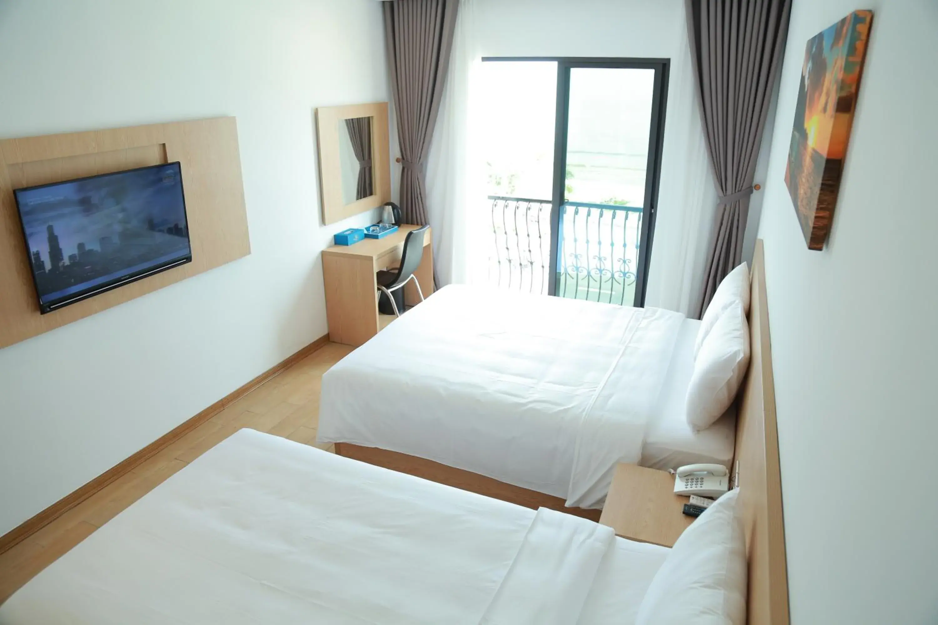Deluxe Triple Room with Sea View in Gold Boutique Hotel Danang Deluxe Triple Room with Sea View in Gold Boutique Hotel Danang