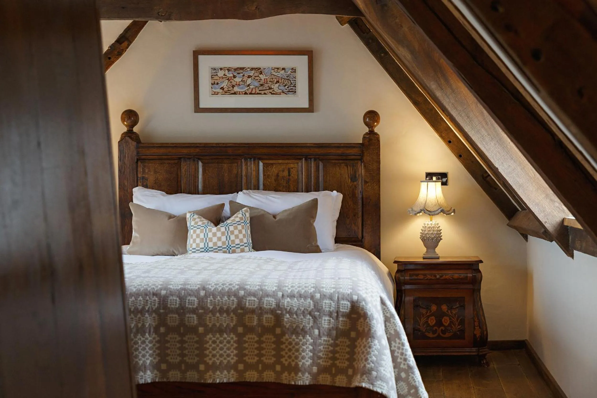 Photo of the whole room, Bed in Byfords