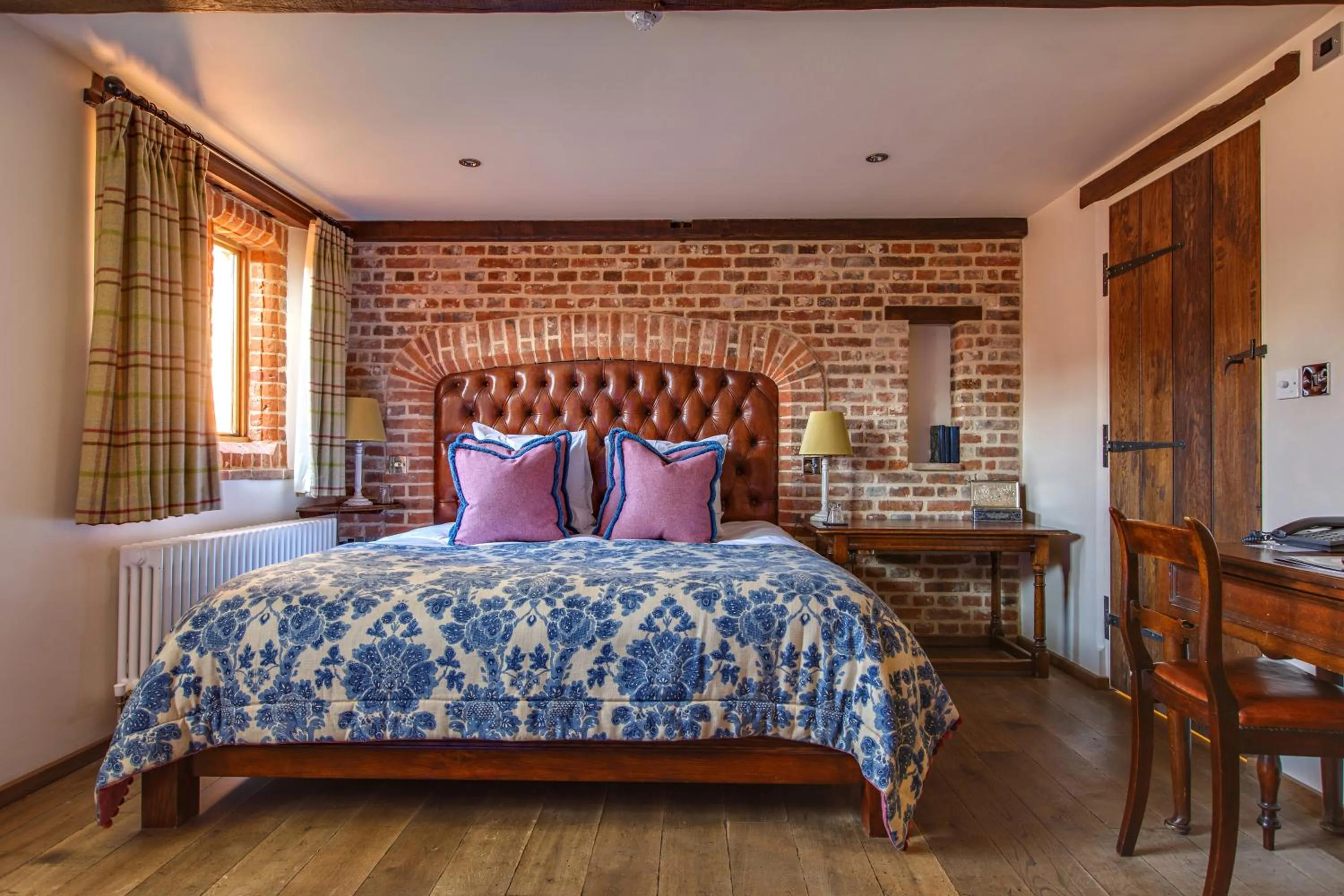 Photo of the whole room, Bed in Byfords