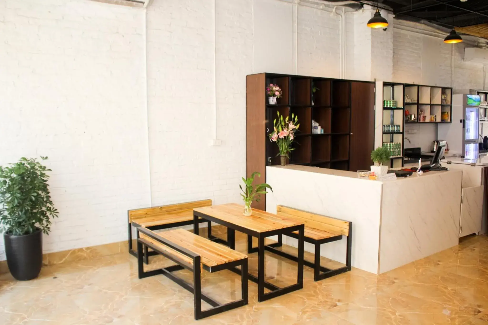 Lounge or bar in AROMA Ha Long Hotel Lounge or bar in AROMA Ha Long Hotel