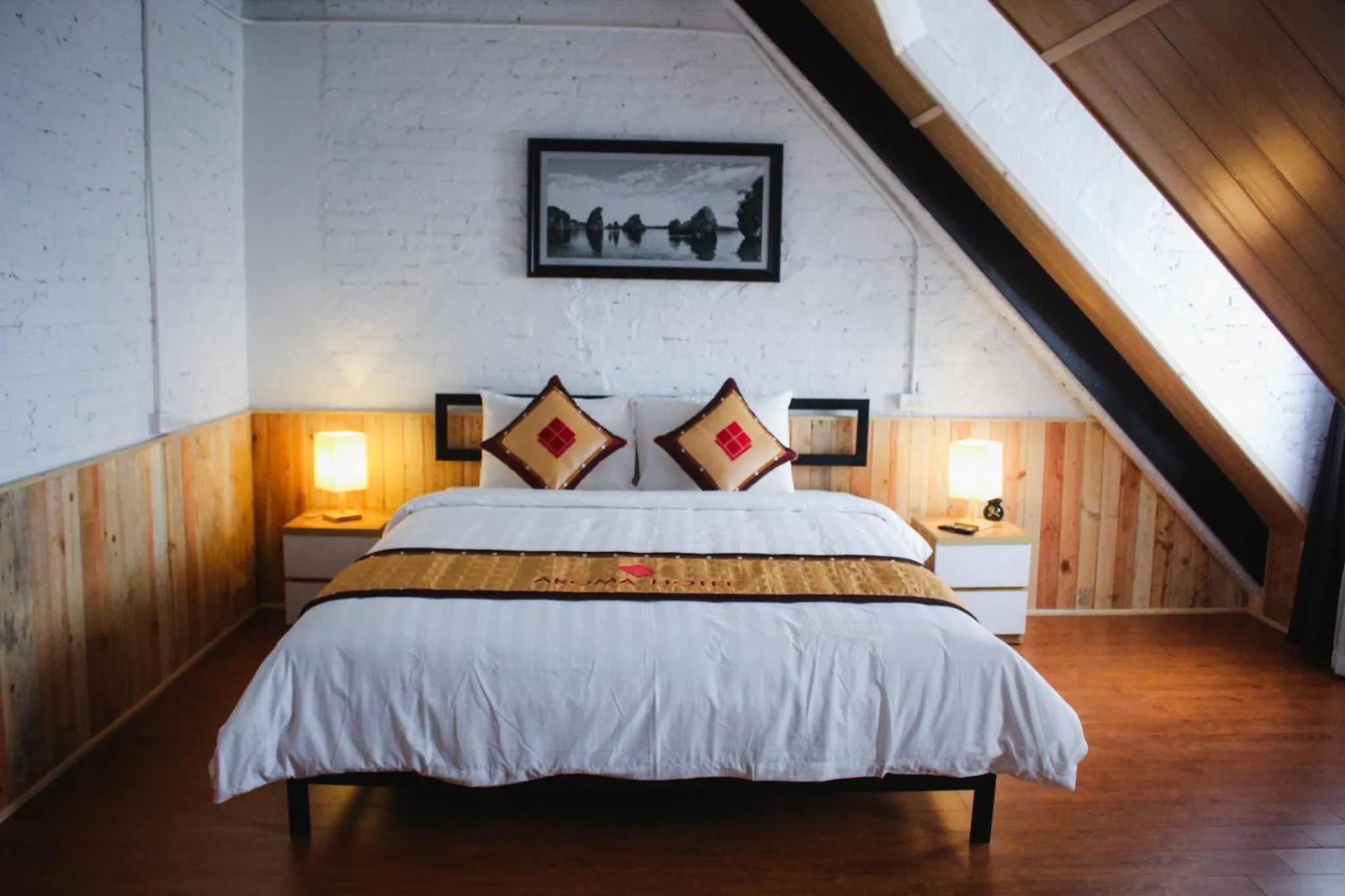 Bedroom, Bed in AROMA Ha Long Hotel